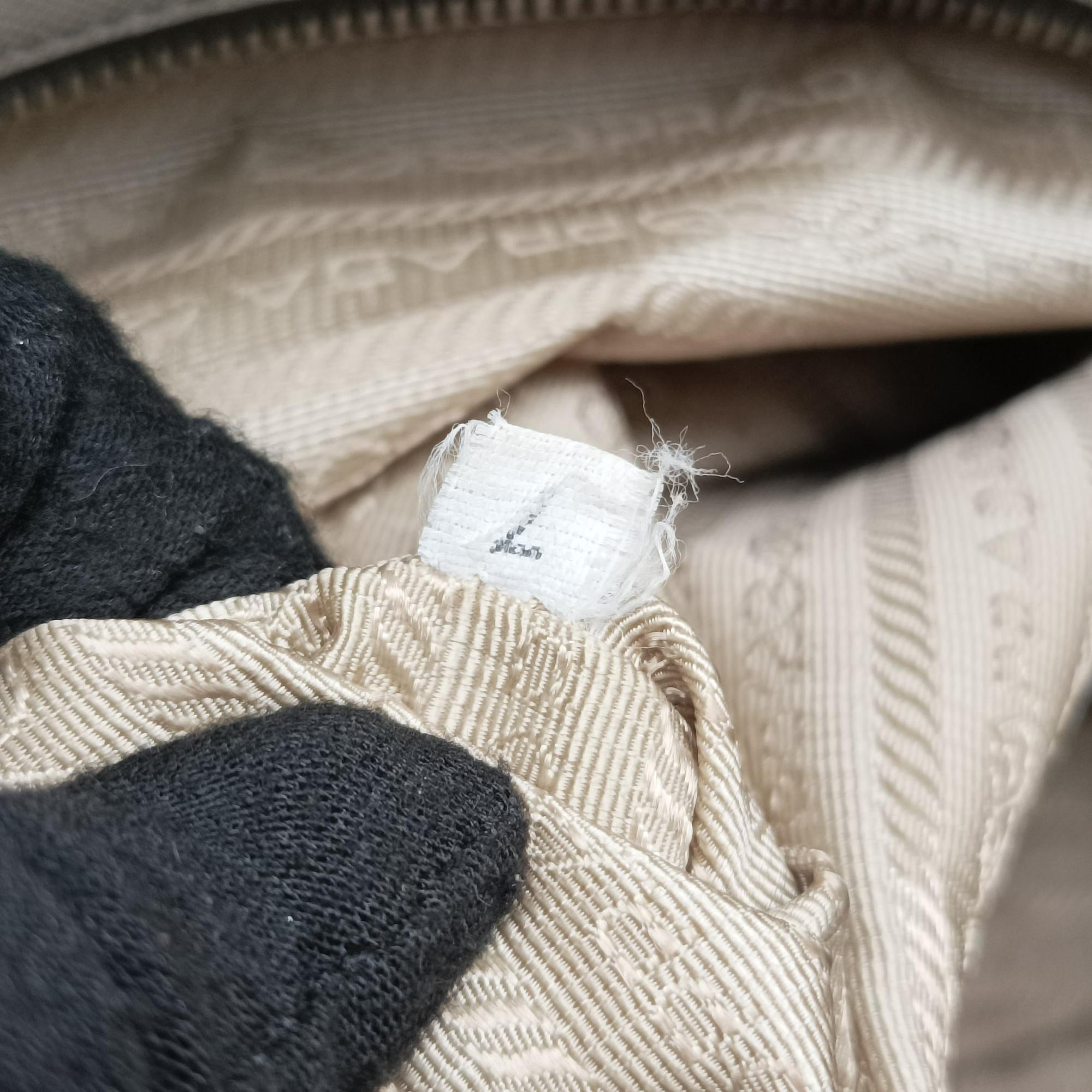 Secondhand Prada Galleria Silver SAFFIANO Leather BN1874 shoulderbag | stylenewstar