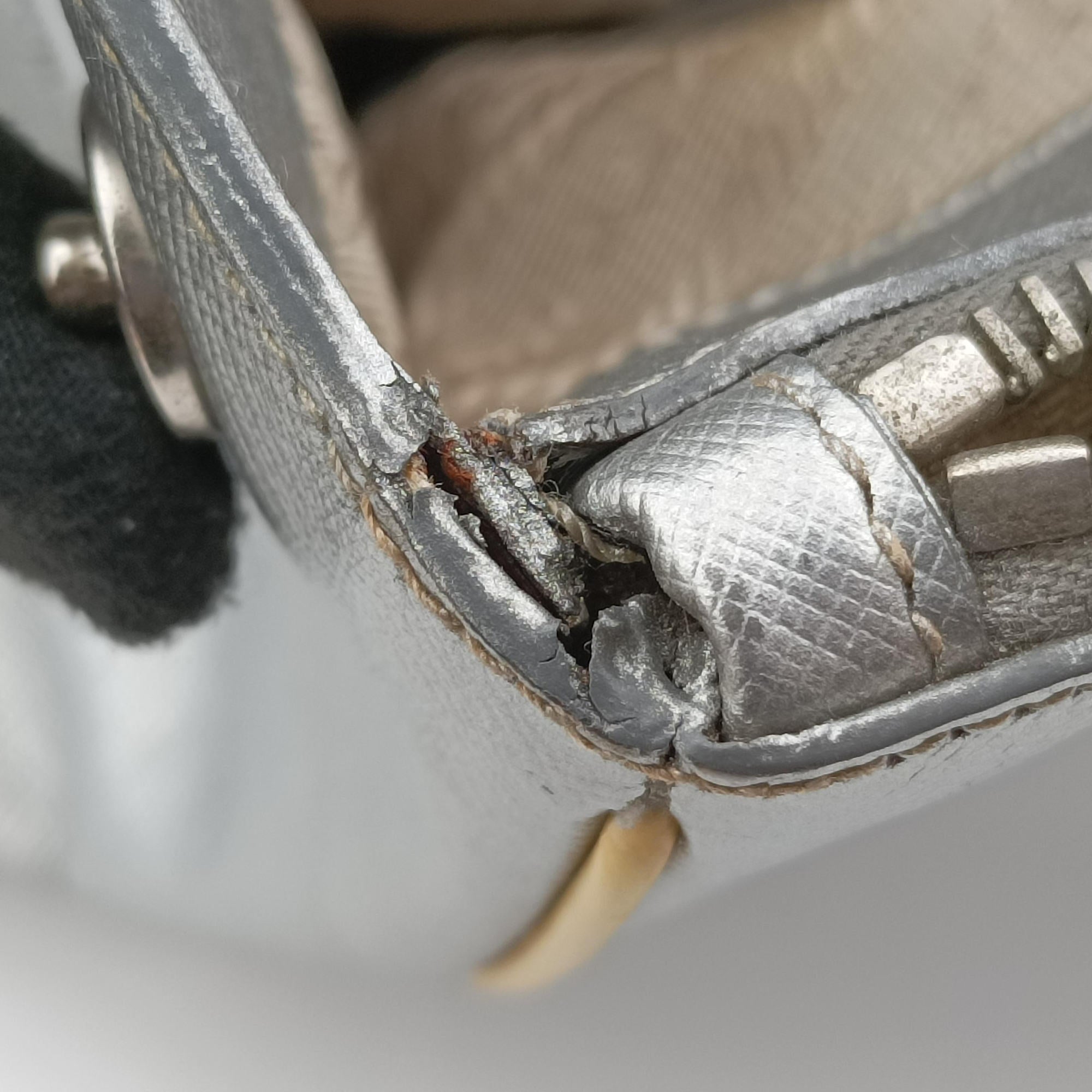 Secondhand Prada Galleria Silver SAFFIANO Leather BN1874 shoulderbag | stylenewstar