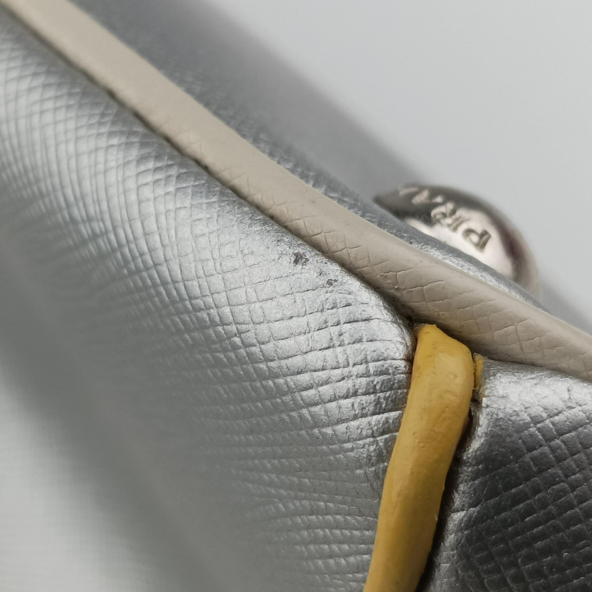 Secondhand Prada Galleria Silver SAFFIANO Leather BN1874 shoulderbag | stylenewstar