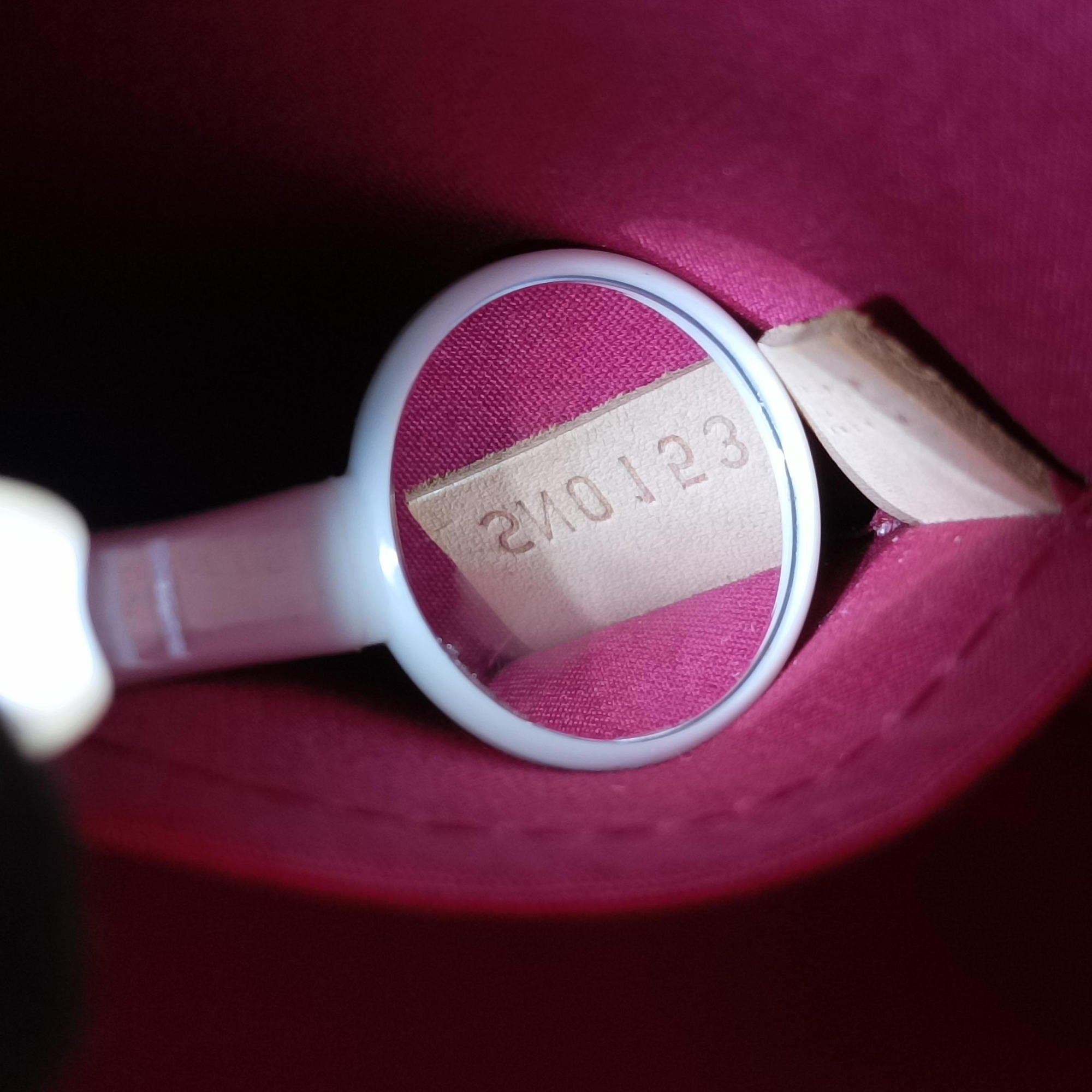 Secondhand Louis Vuitton Alma GM pomme d'amour Vernis M93596 handbag | stylenewstar