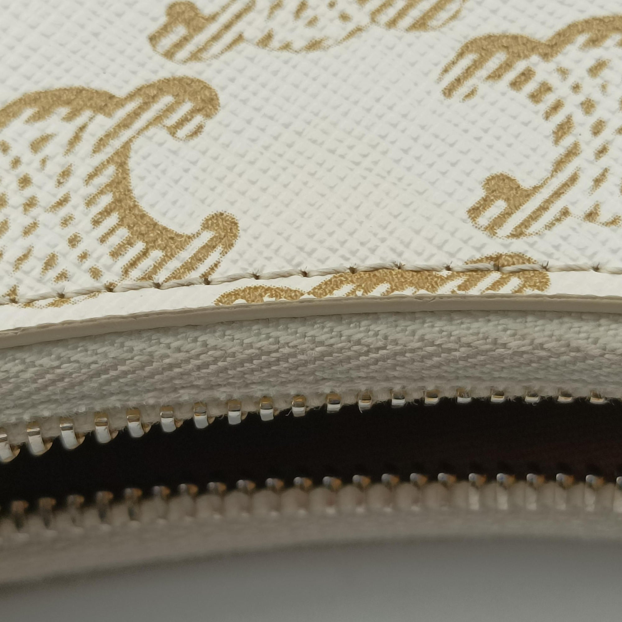 Pre-owned Celine Triomphe AVA White PVC coated canvas  shoulderbag | stylenewstar