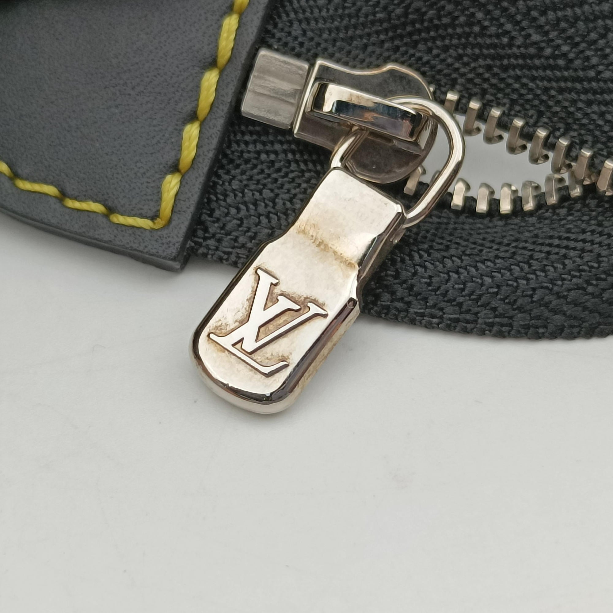 Secondhand Louis Vuitton Poche Toilette Bag Denim Epi M54654 clutchbag | stylenewstar
