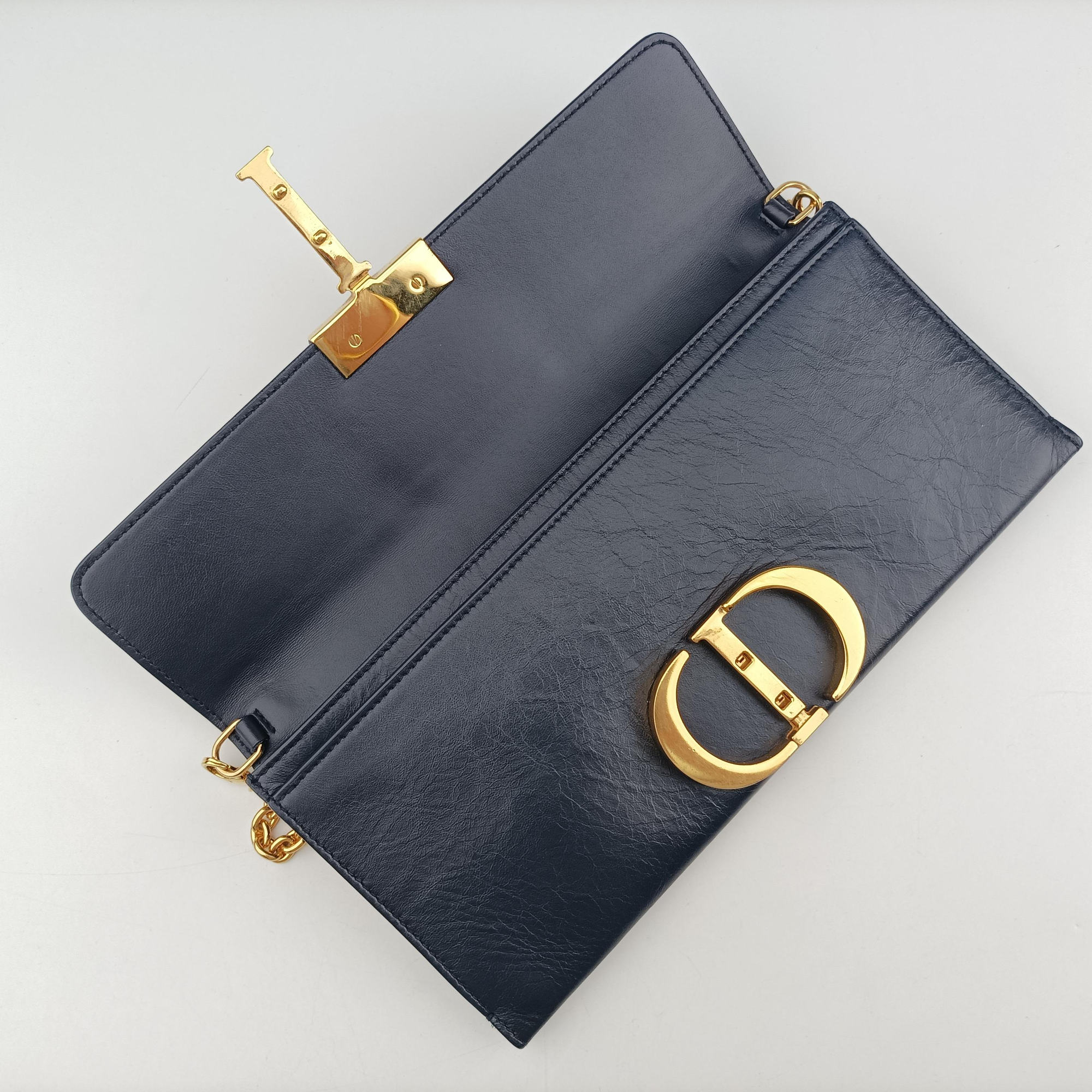 Pre-owned Christian Dior 30 Montaigne Navy leather  shoulderbag | stylenewstar