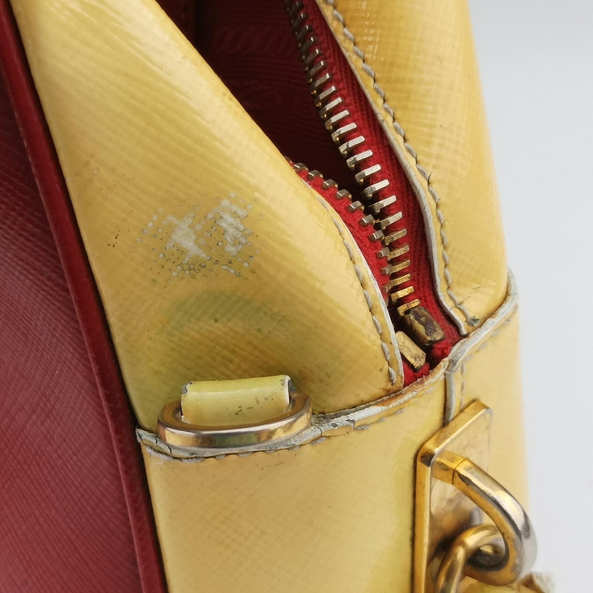 Vintage Prada Triangle logo Red×Yellow Patent  shoulderbag | stylenewstar