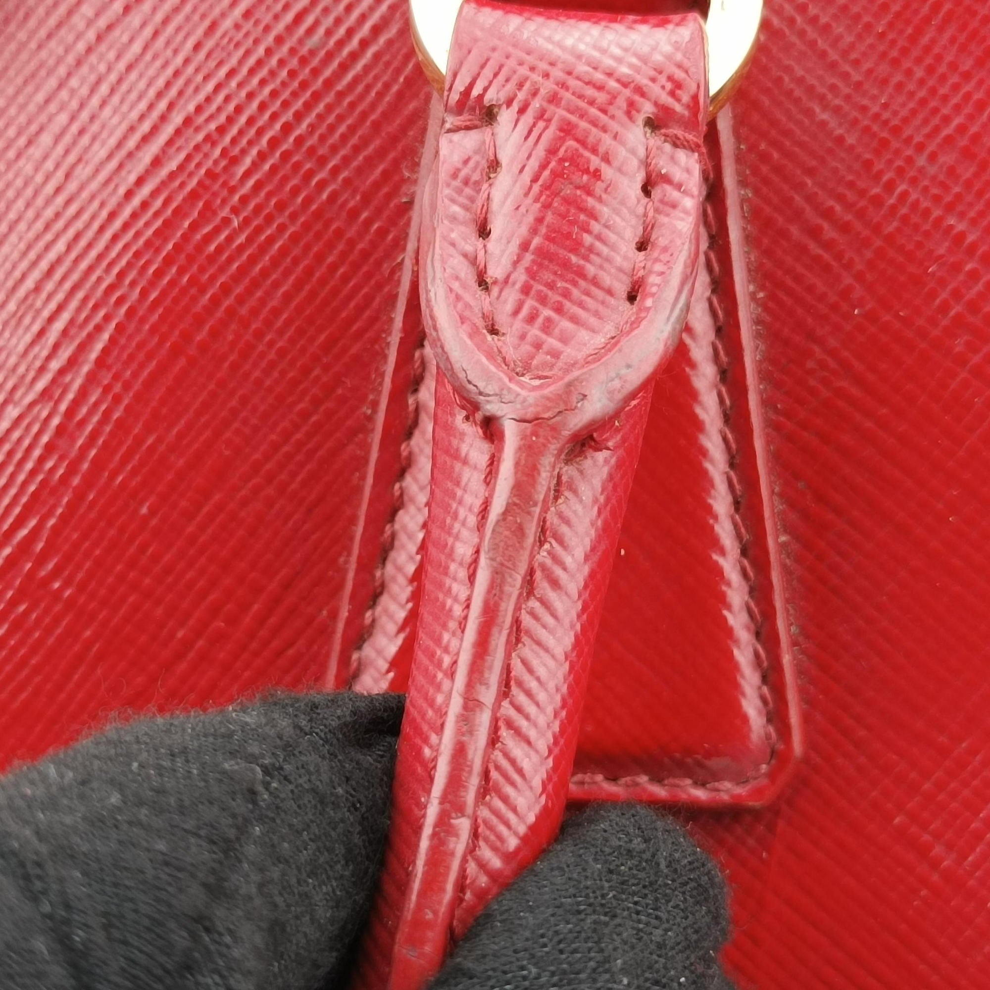 Vintage Prada Triangle logo Red×Yellow Patent  shoulderbag | stylenewstar