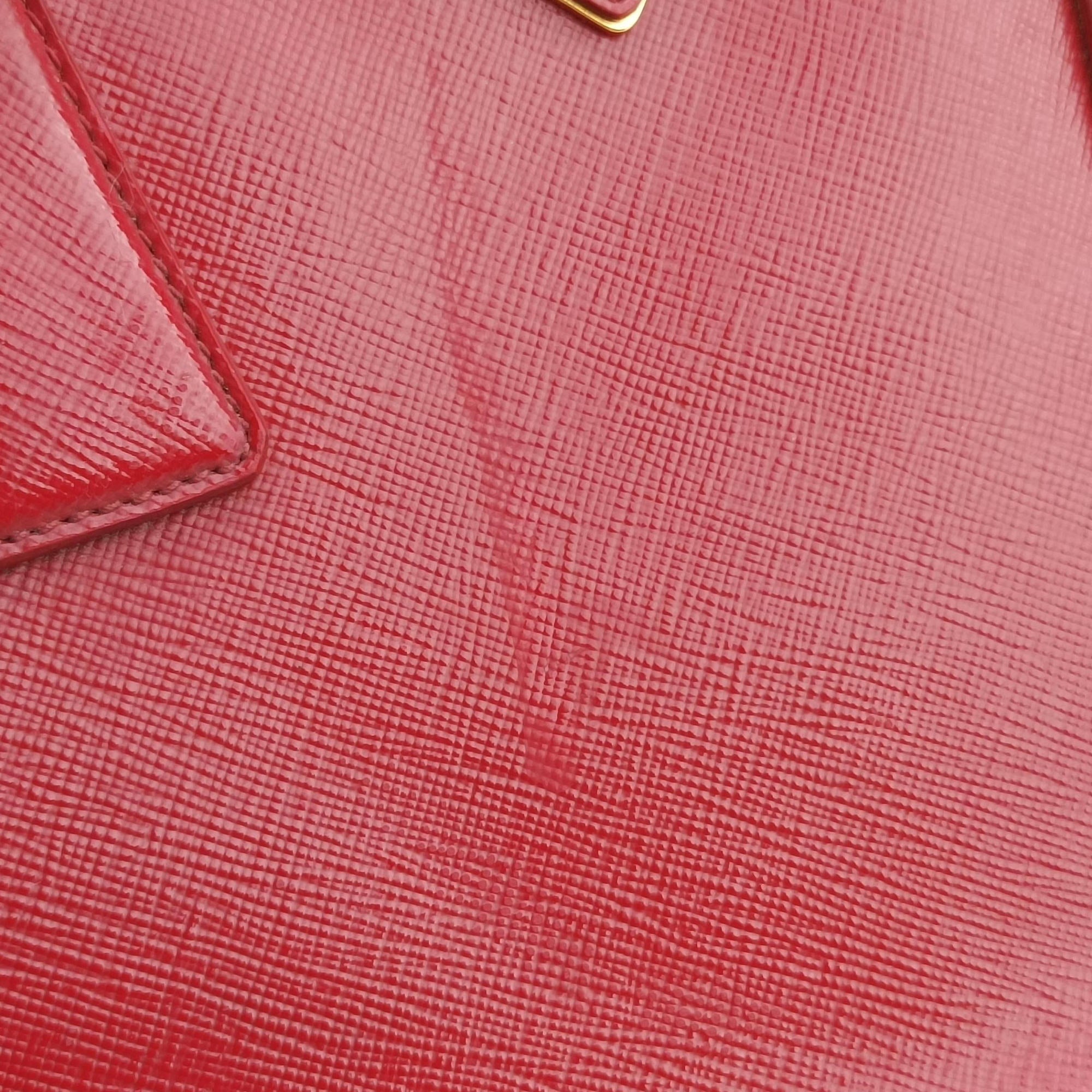 Vintage Prada Triangle logo Red×Yellow Patent  shoulderbag | stylenewstar