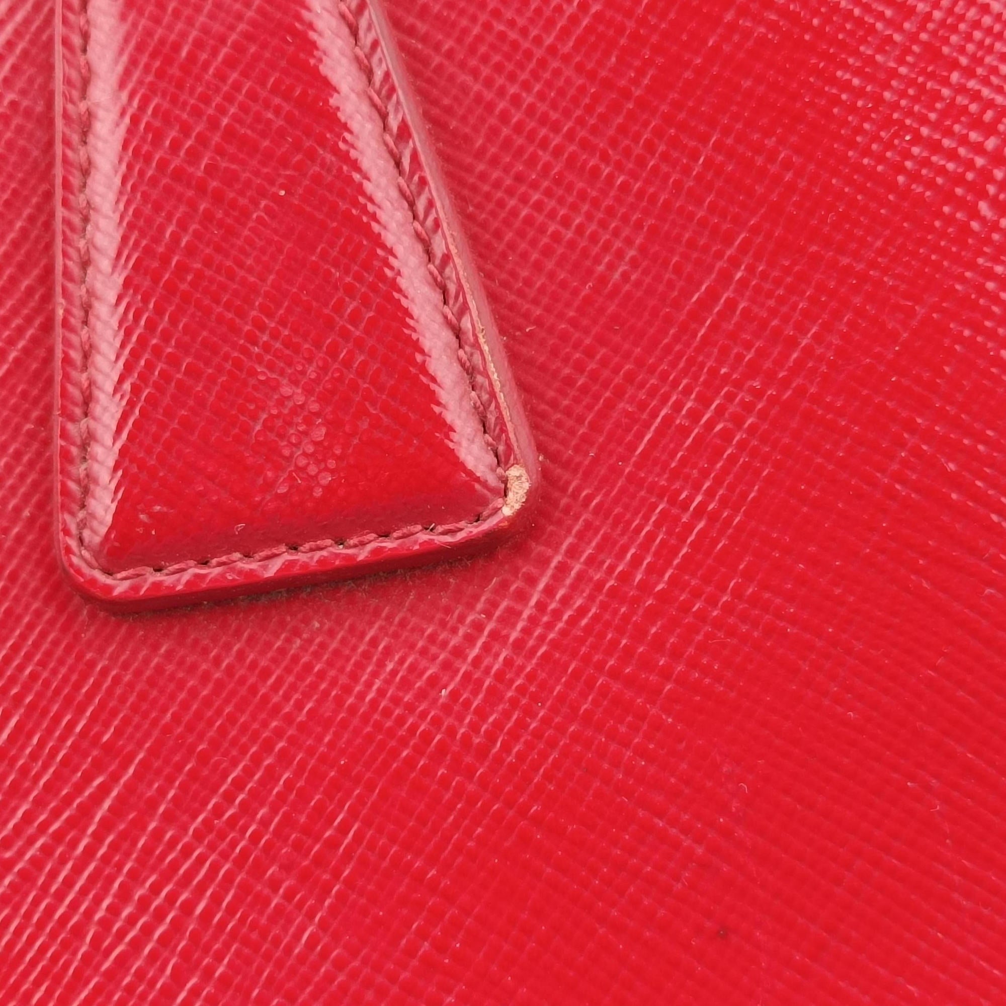 Vintage Prada Triangle logo Red×Yellow Patent  shoulderbag | stylenewstar
