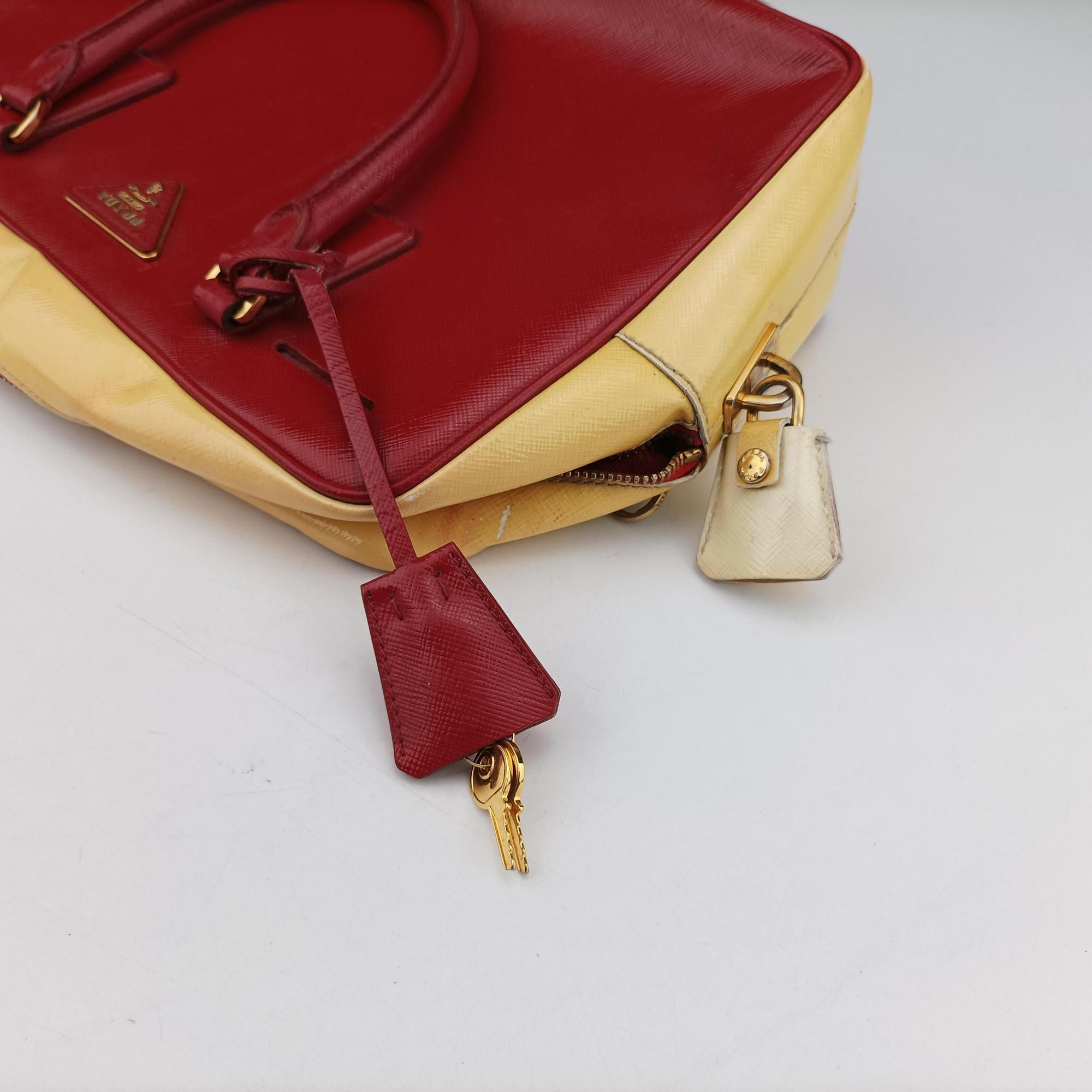 Vintage Prada Triangle logo Red×Yellow Patent  shoulderbag | stylenewstar