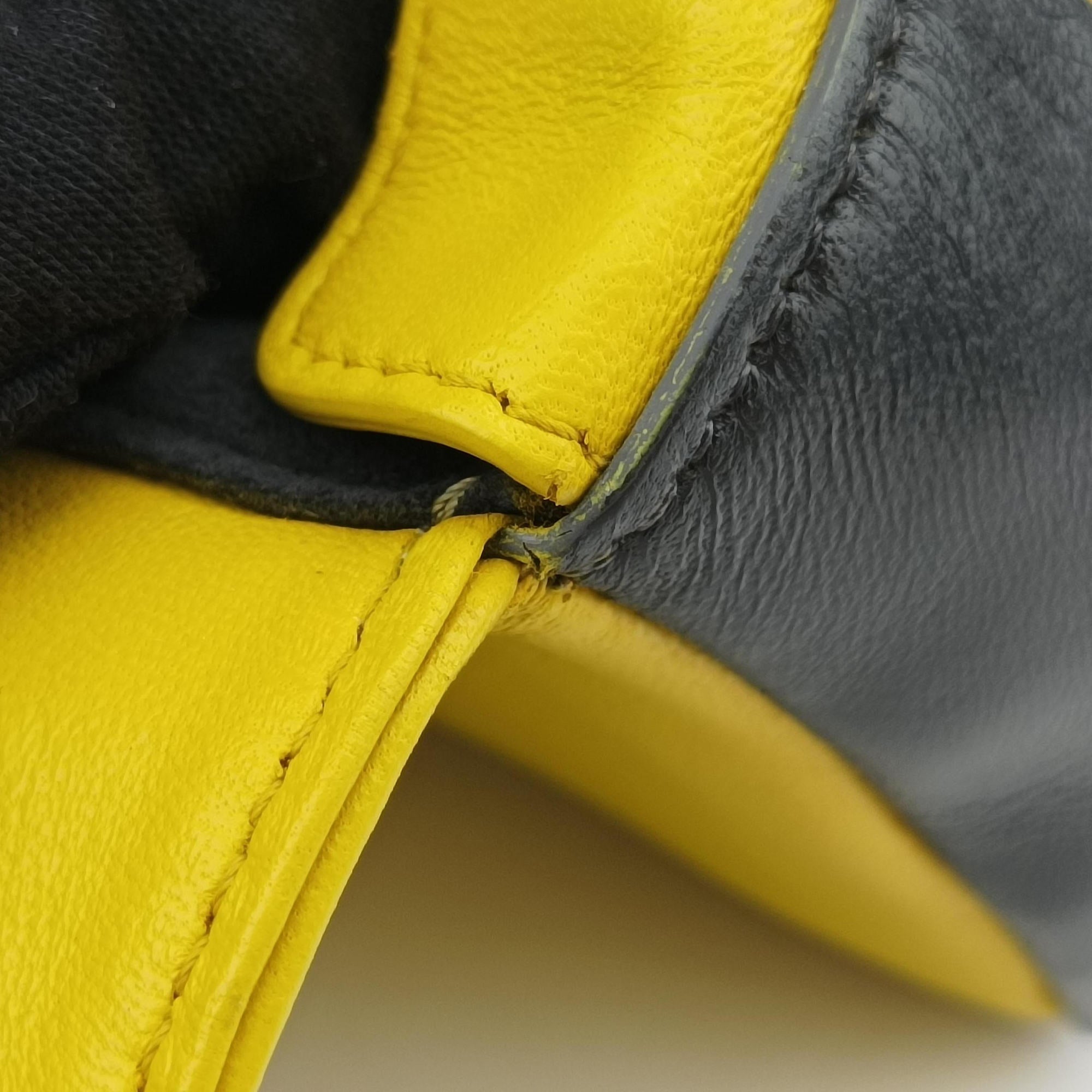 Pre-owned Fendi Mini Be Baguette Yellow × Black Leather 8M0315 shoulderbag | stylenewstar