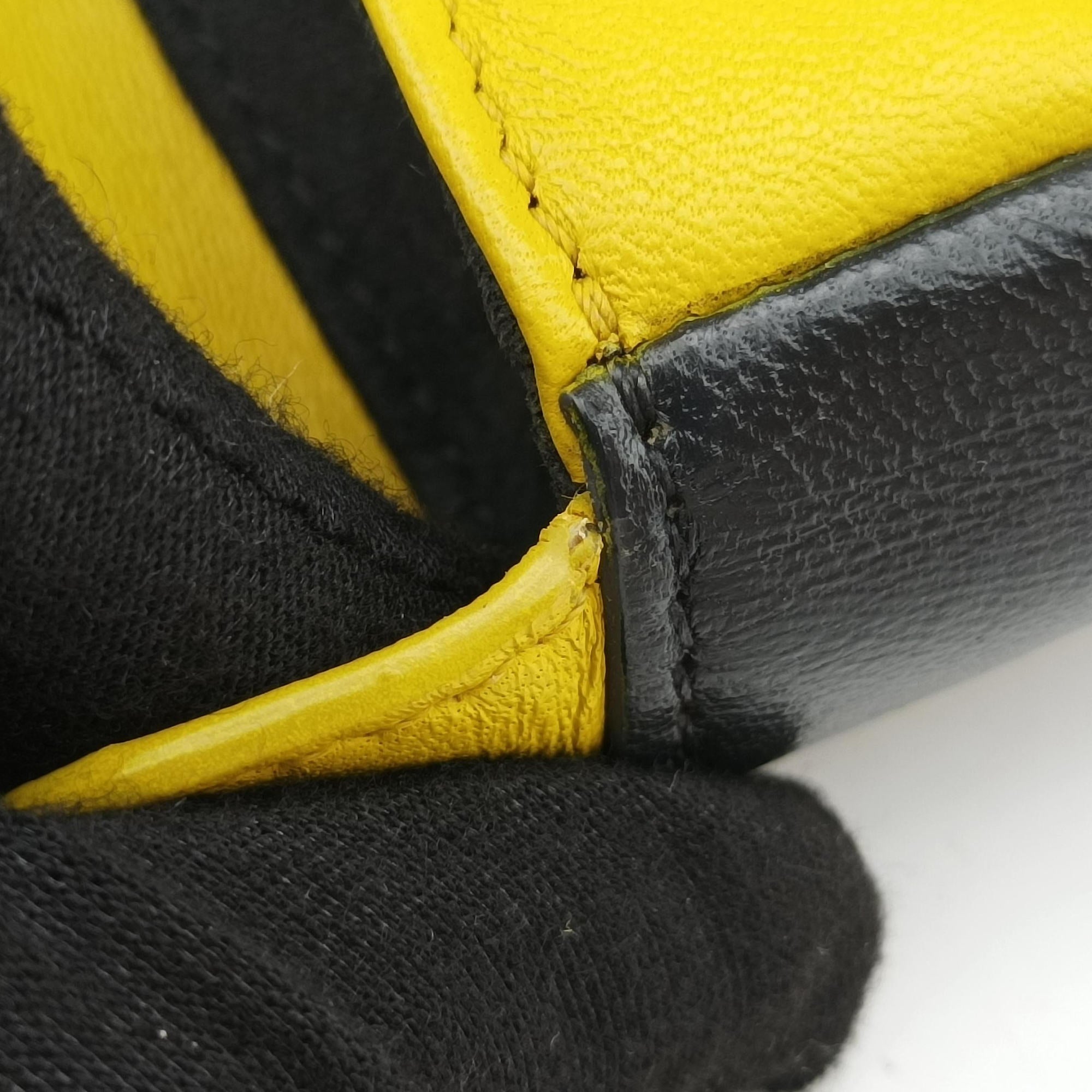 Pre-owned Fendi Mini Be Baguette Yellow × Black Leather 8M0315 shoulderbag | stylenewstar
