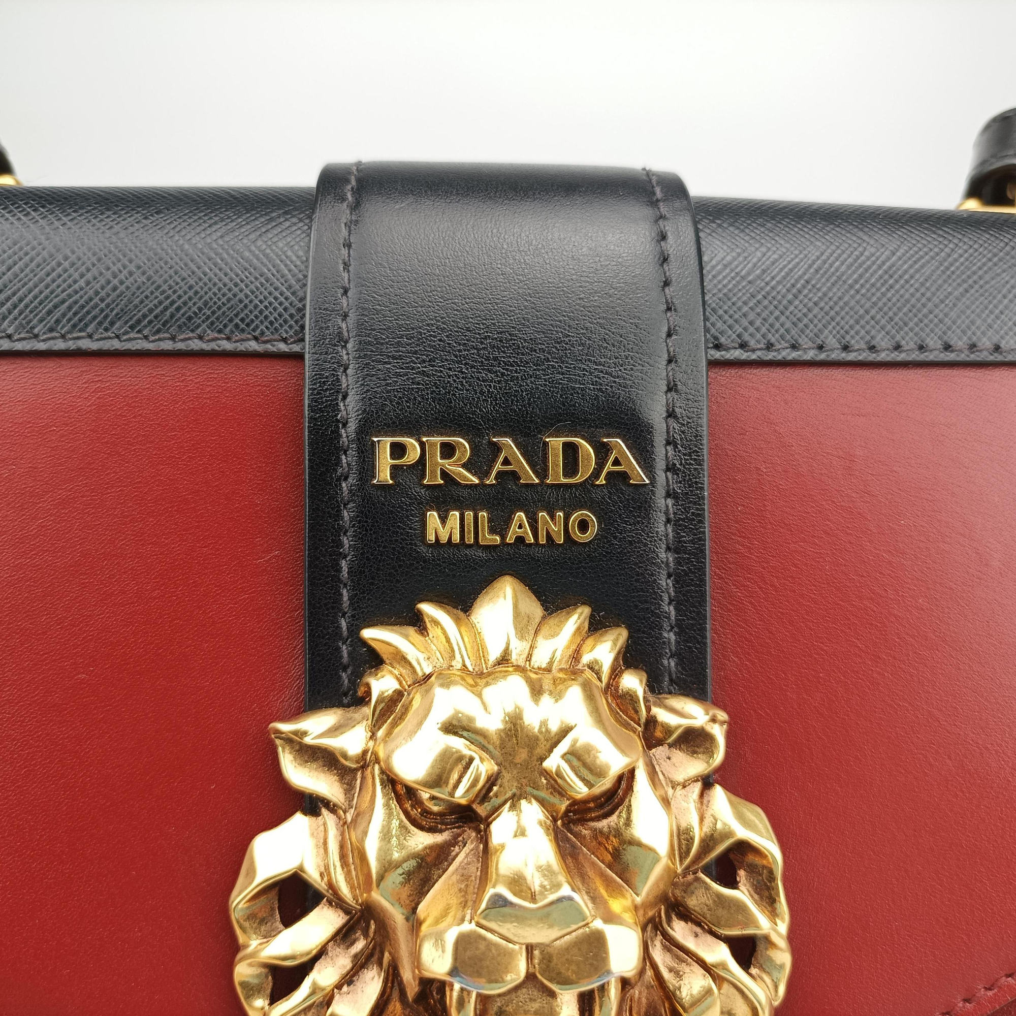 Pre-owned Prada Animalier Cahier Lions Head Black×Red Leather 1BD089 shoulderbag | stylenewstar