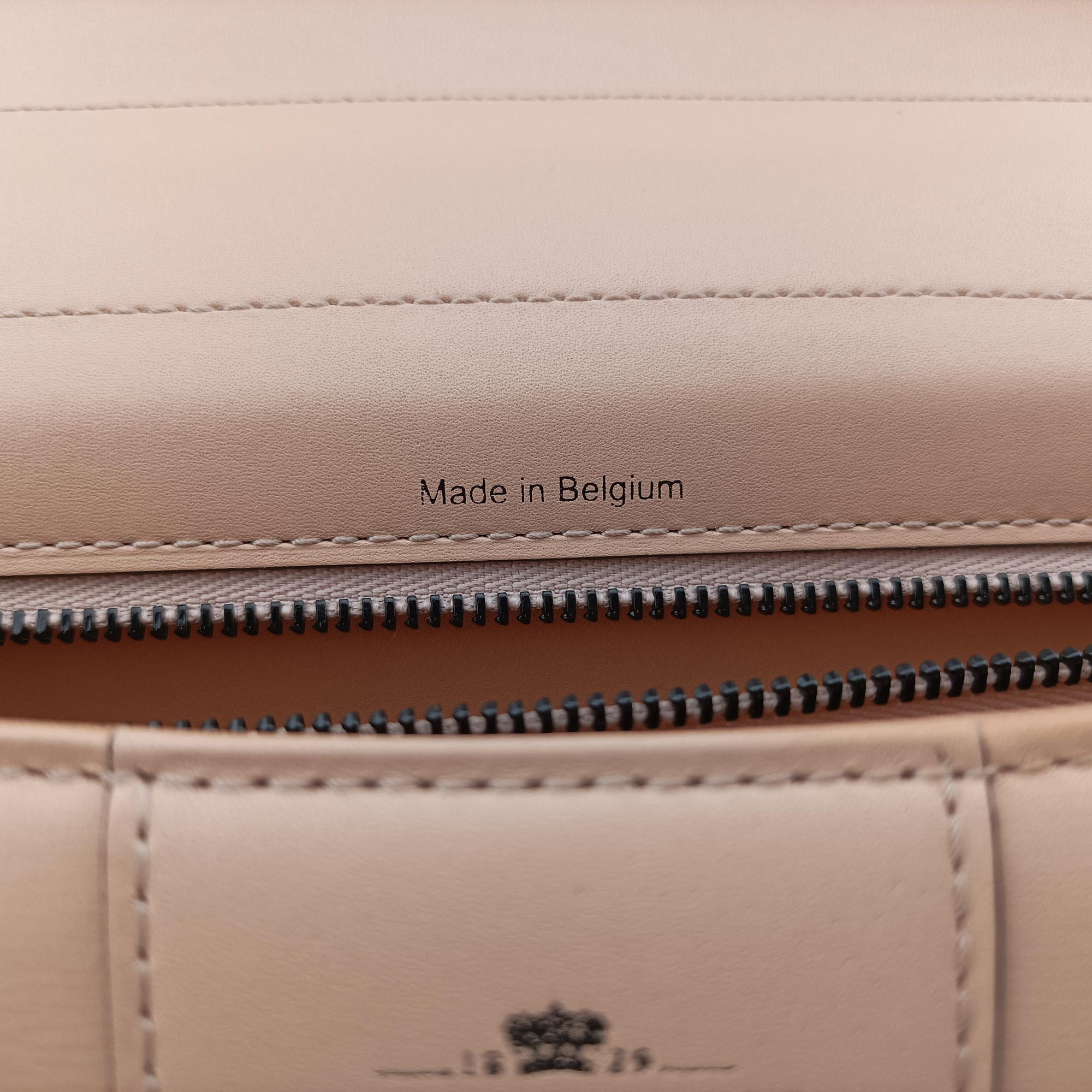 Vintage Delvaux Brillant Beige Leather  handbag | stylenewstar