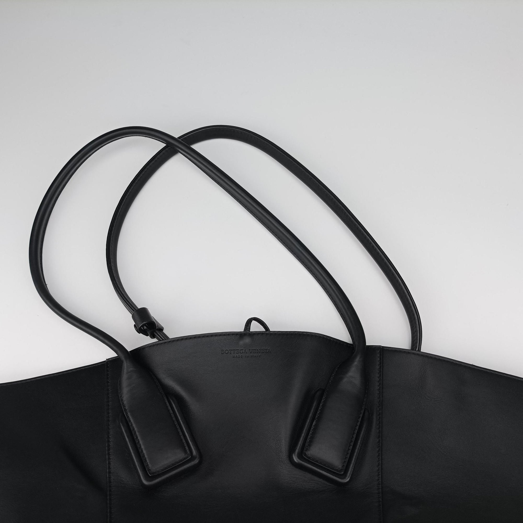 Vintage Bottega Veneta basket Black Leather  shoulderbag | stylenewstar