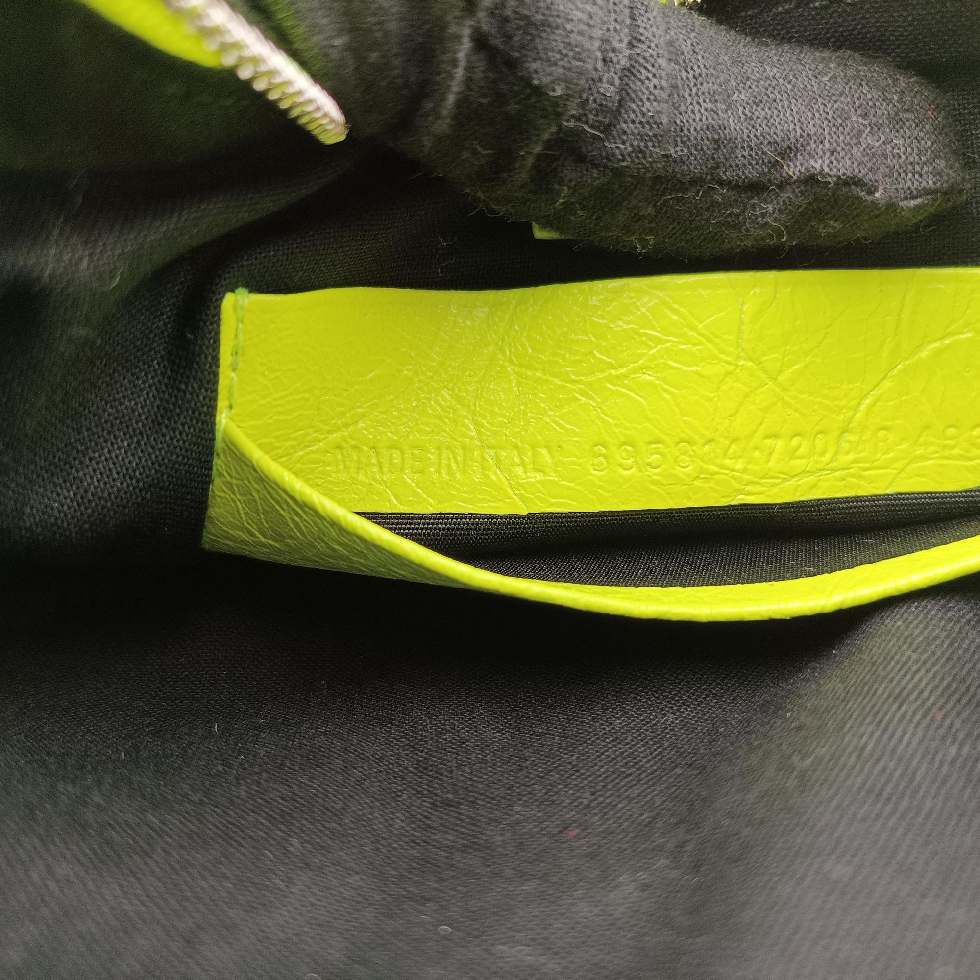 Pre-owned Balenciaga Le Cagole Green lambskin  shoulderbag | stylenewstar