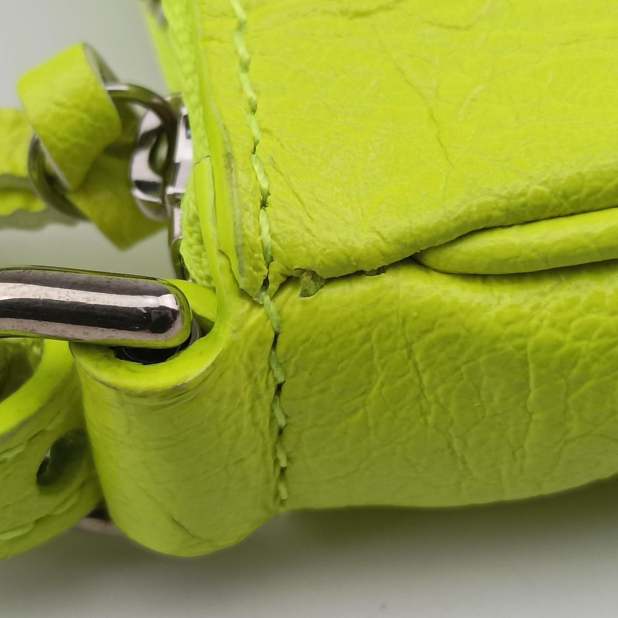 Pre-owned Balenciaga Le Cagole Green lambskin  shoulderbag | stylenewstar