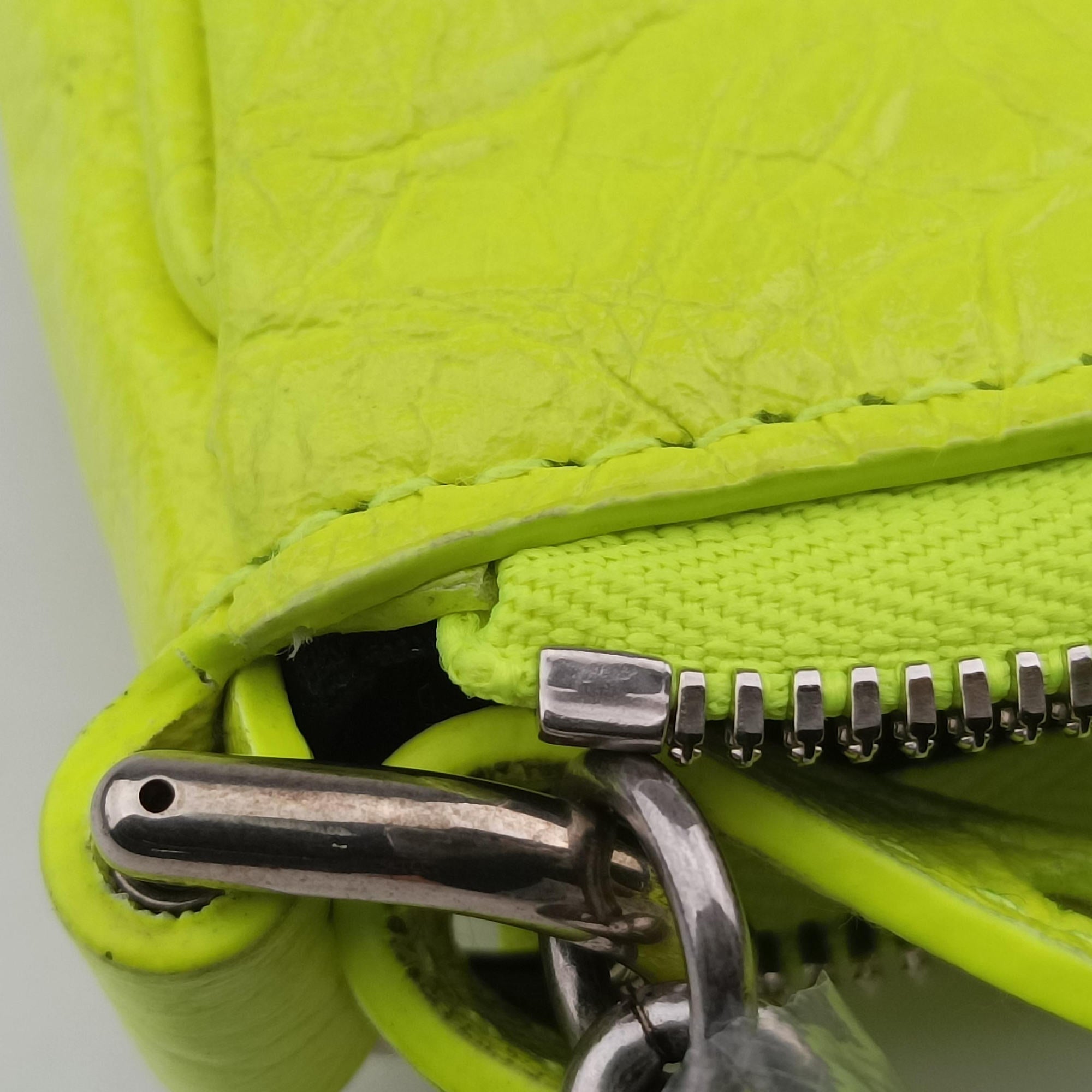 Pre-owned Balenciaga Le Cagole Green lambskin  shoulderbag | stylenewstar