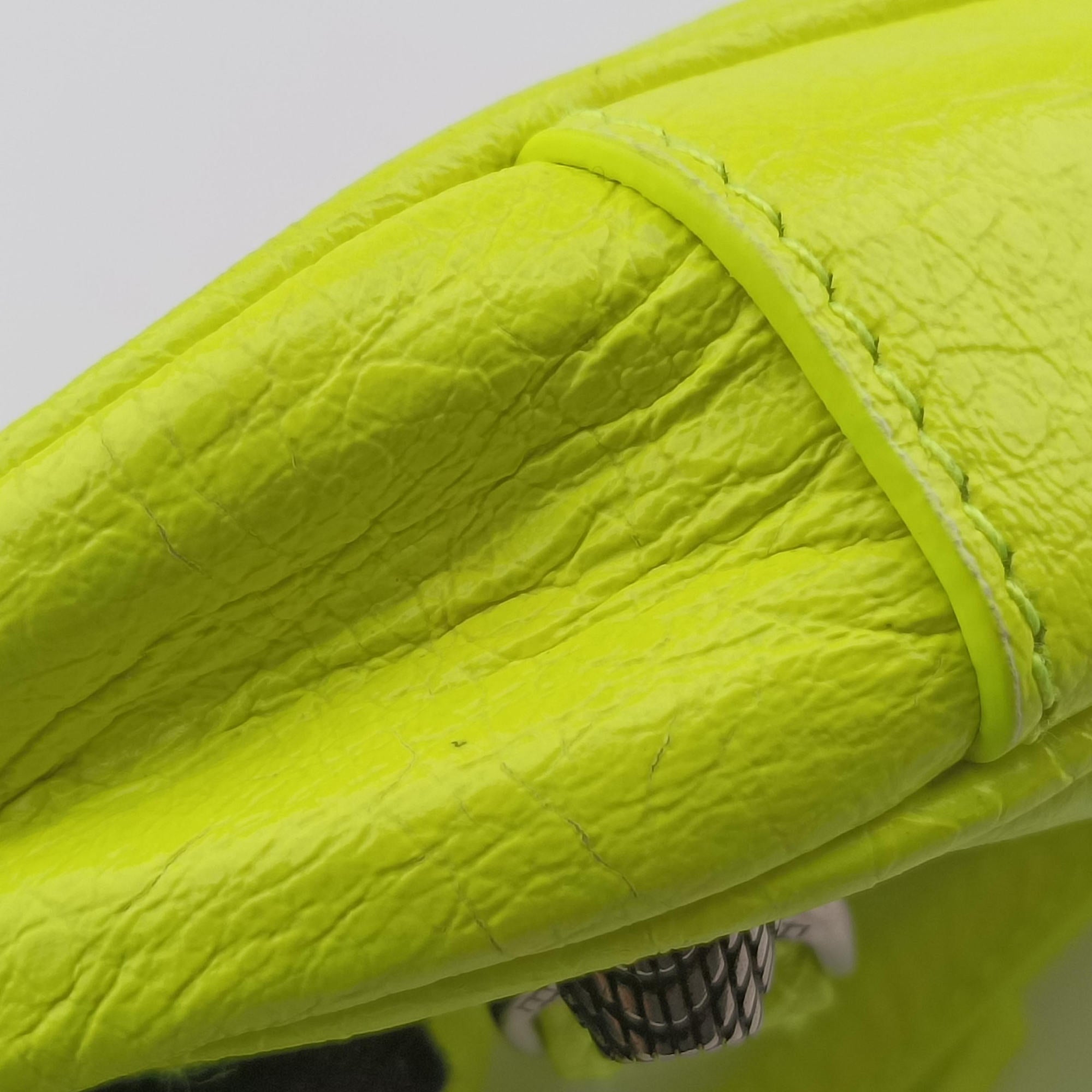 Pre-owned Balenciaga Le Cagole Green lambskin  shoulderbag | stylenewstar