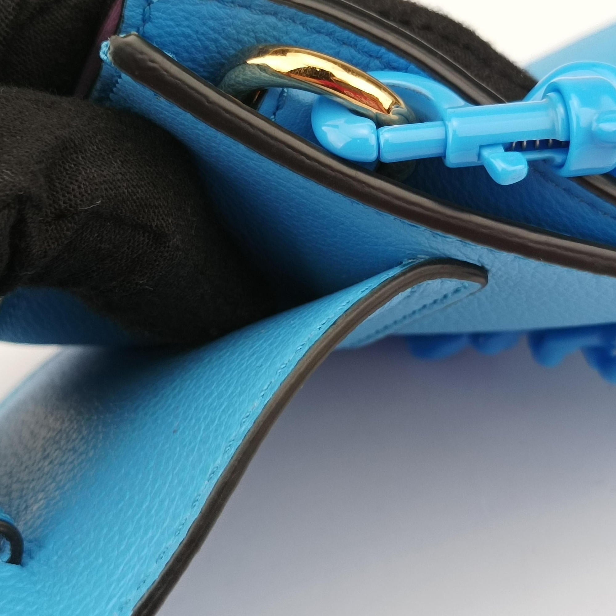 Secondhand VERSACE Medusa phone bag Blue Leather  shoulderbag | stylenewstar