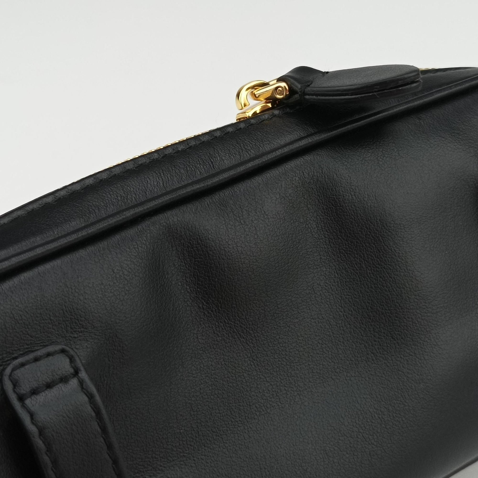 Pre-owned Miu Miu Logo belt Black leather  bum bag/waist bag | stylenewstar