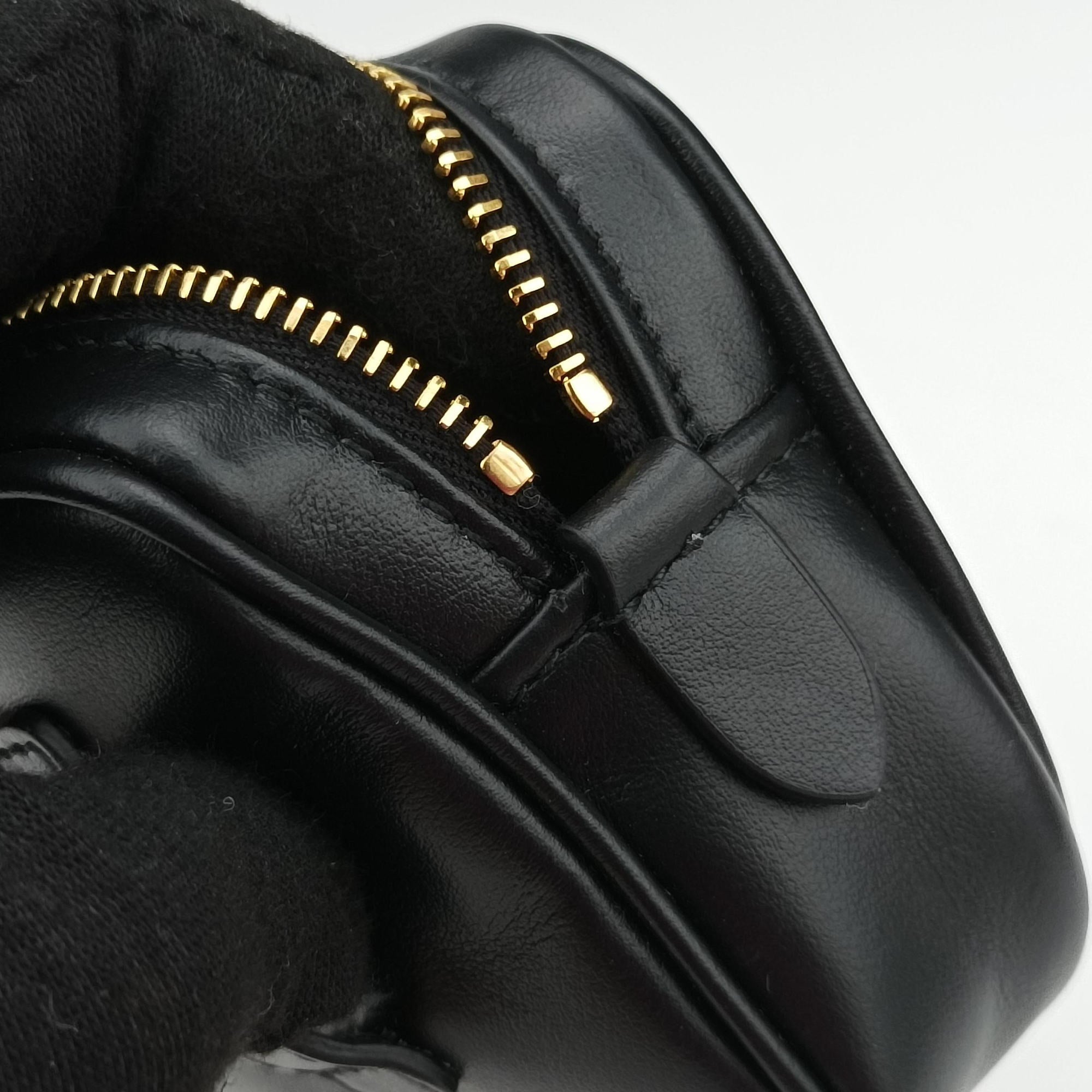 Pre-owned Miu Miu Logo belt Black leather  bum bag/waist bag | stylenewstar