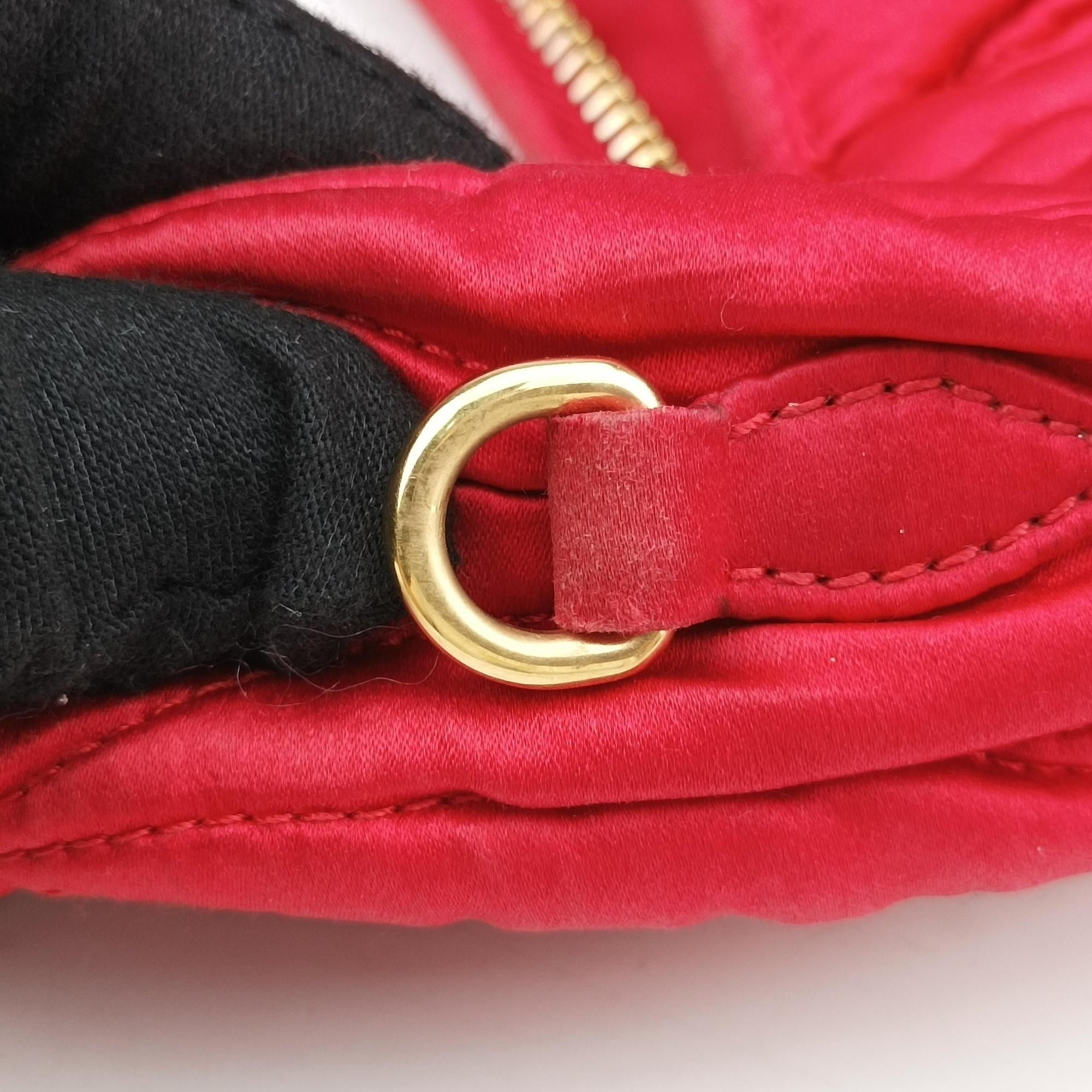 Pre-owned Miu Miu Wander Matelasse hobo Red Satin 5BC125 shoulderbag | stylenewstar