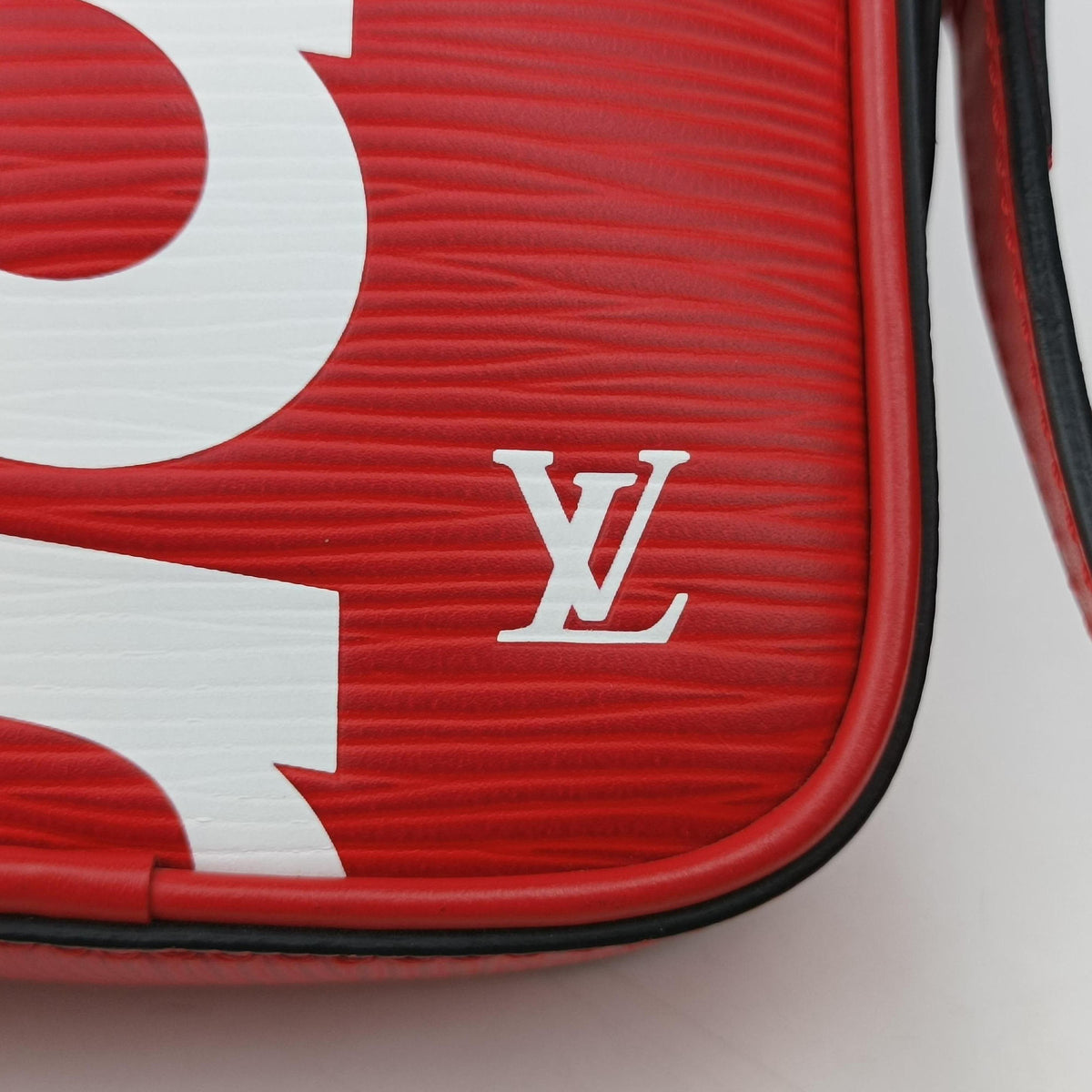 Secondhand Louis Vuitton Danube PPM Supreme Collaboration ROUGE×white Epi M53434 shoulderbag | stylenewstar