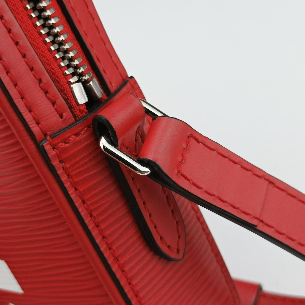 Secondhand Louis Vuitton Danube PPM Supreme Collaboration ROUGE×white Epi M53434 shoulderbag | stylenewstar