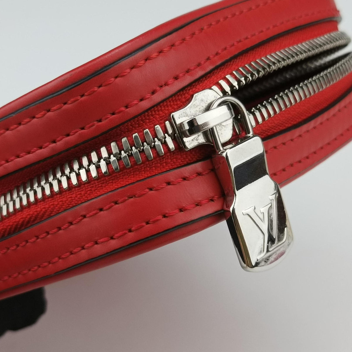 Secondhand Louis Vuitton Danube PPM Supreme Collaboration ROUGE×white Epi M53434 shoulderbag | stylenewstar