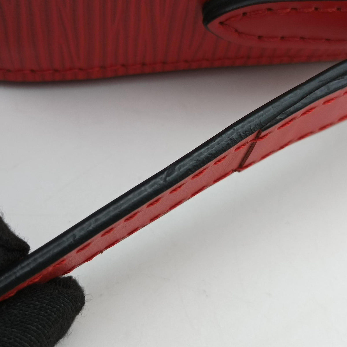 Secondhand Louis Vuitton Danube PPM Supreme Collaboration ROUGE×white Epi M53434 shoulderbag | stylenewstar