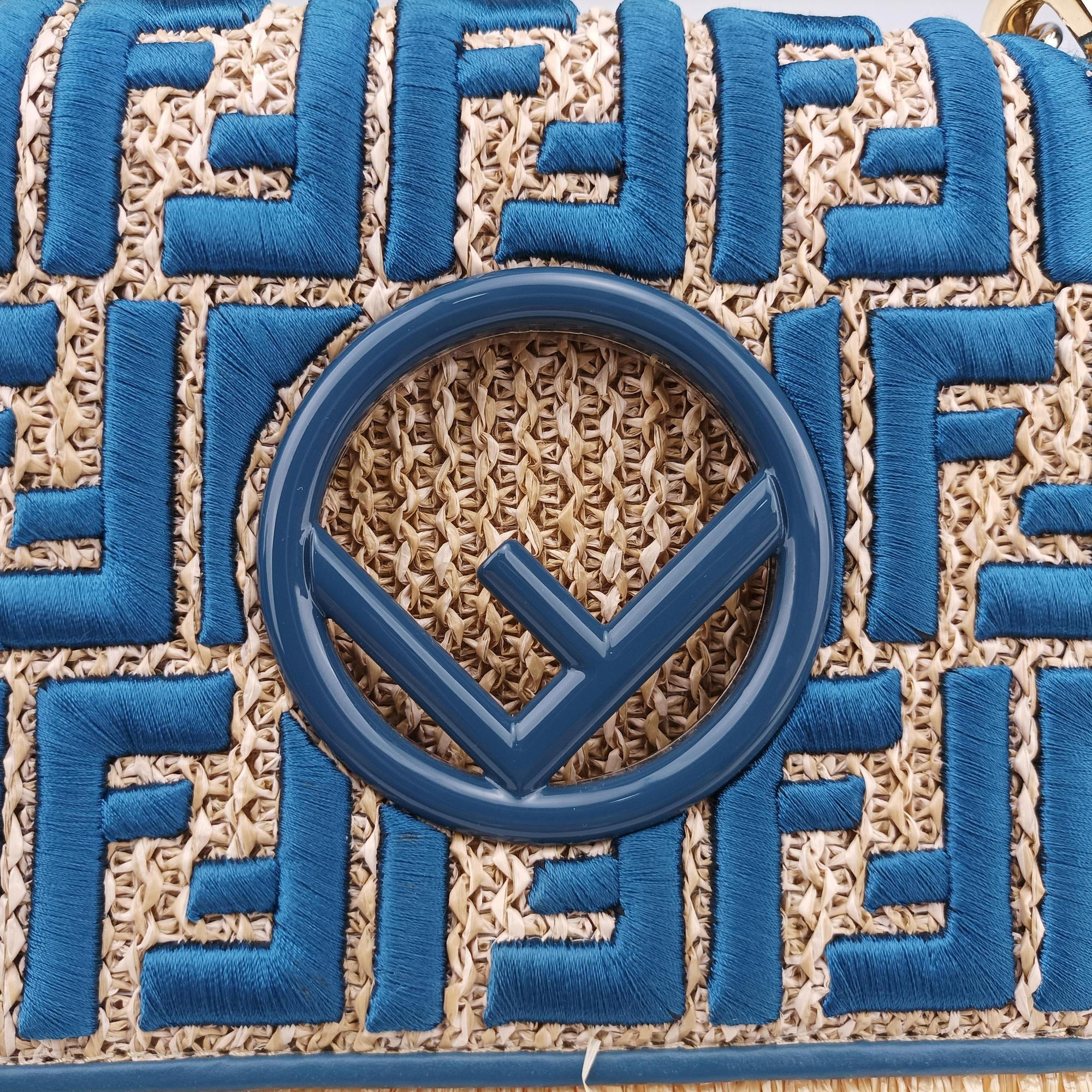 Pre-owned Fendi KAN I F Blue straw×fabric 8BT286 shoulderbag | stylenewstar