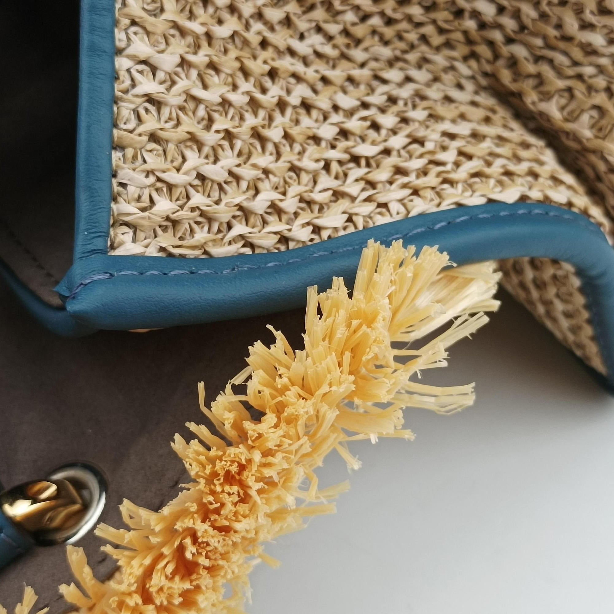 Pre-owned Fendi KAN I F Blue straw×fabric 8BT286 shoulderbag | stylenewstar