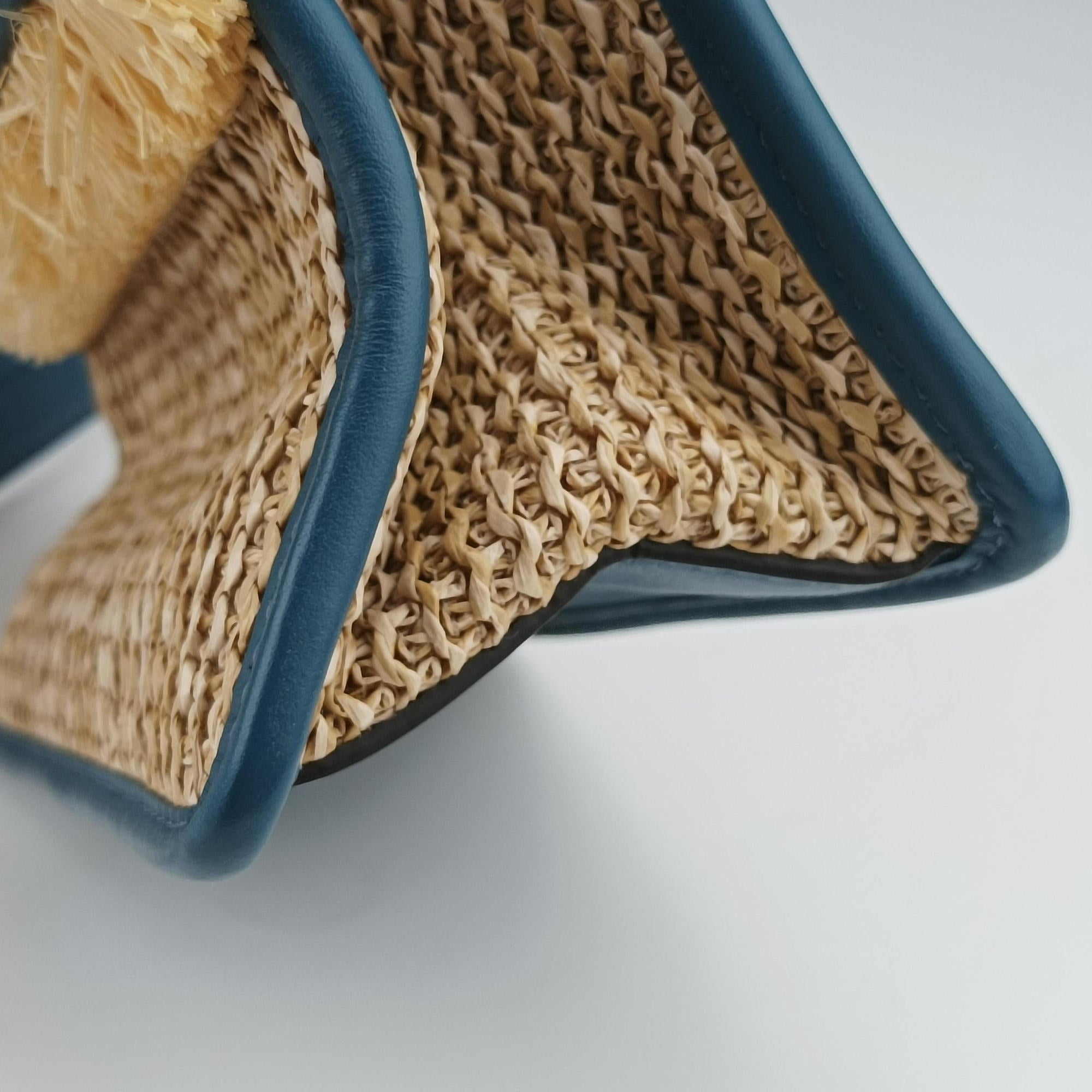Pre-owned Fendi KAN I F Blue straw×fabric 8BT286 shoulderbag | stylenewstar