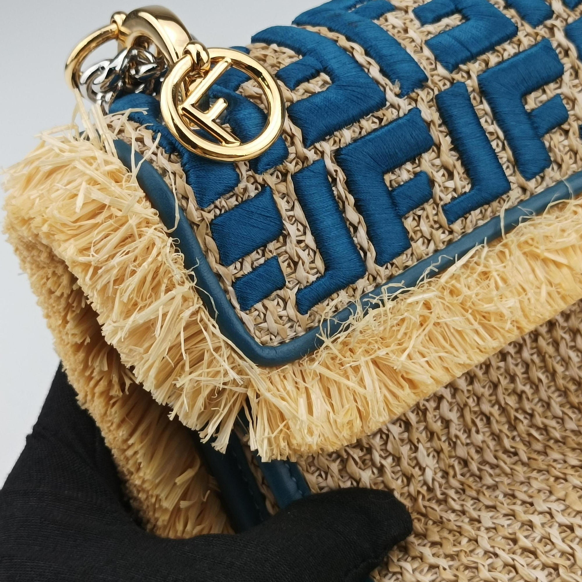 Pre-owned Fendi KAN I F Blue straw×fabric 8BT286 shoulderbag | stylenewstar