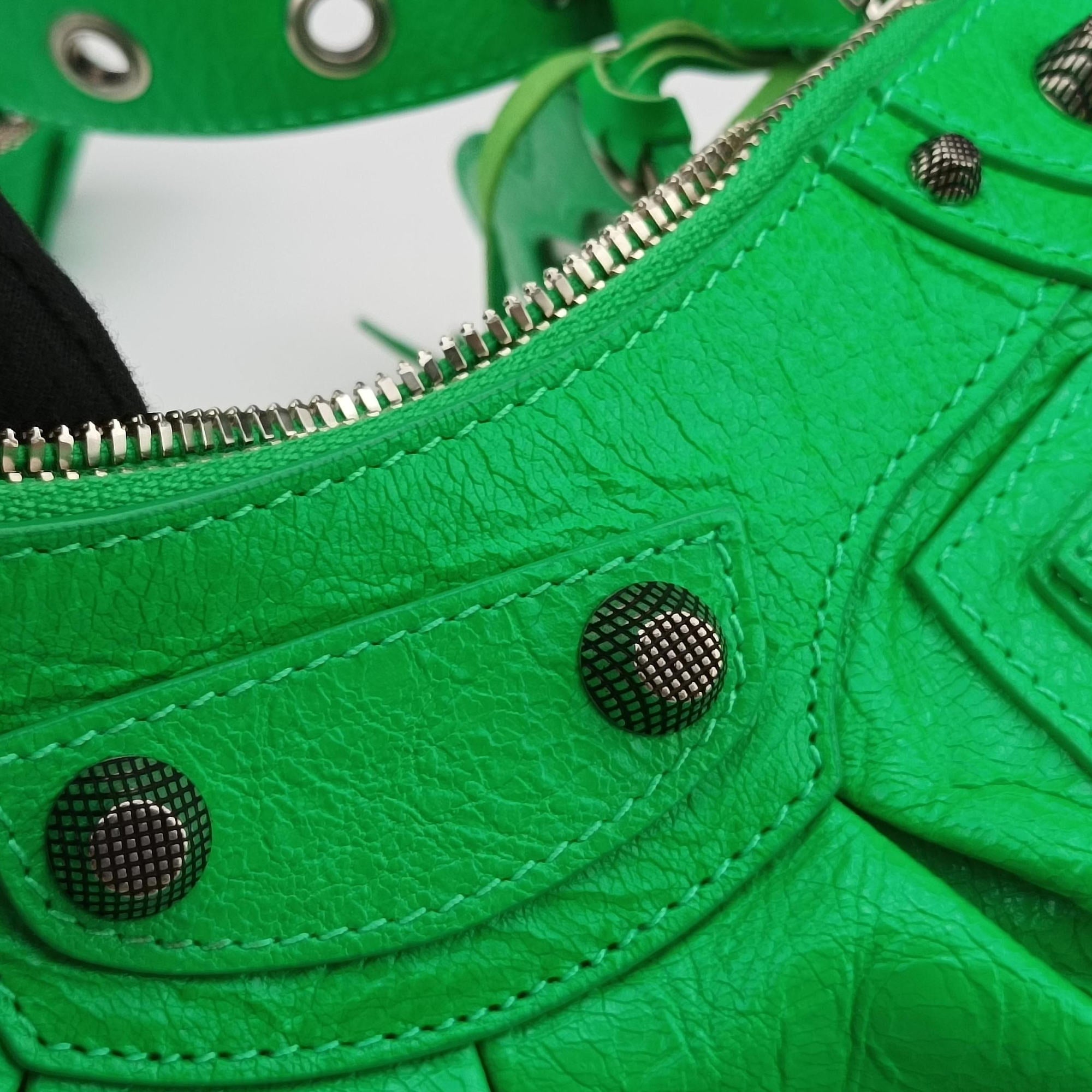 Pre-owned Balenciaga Le Cagole Green lambskin  shoulderbag | stylenewstar