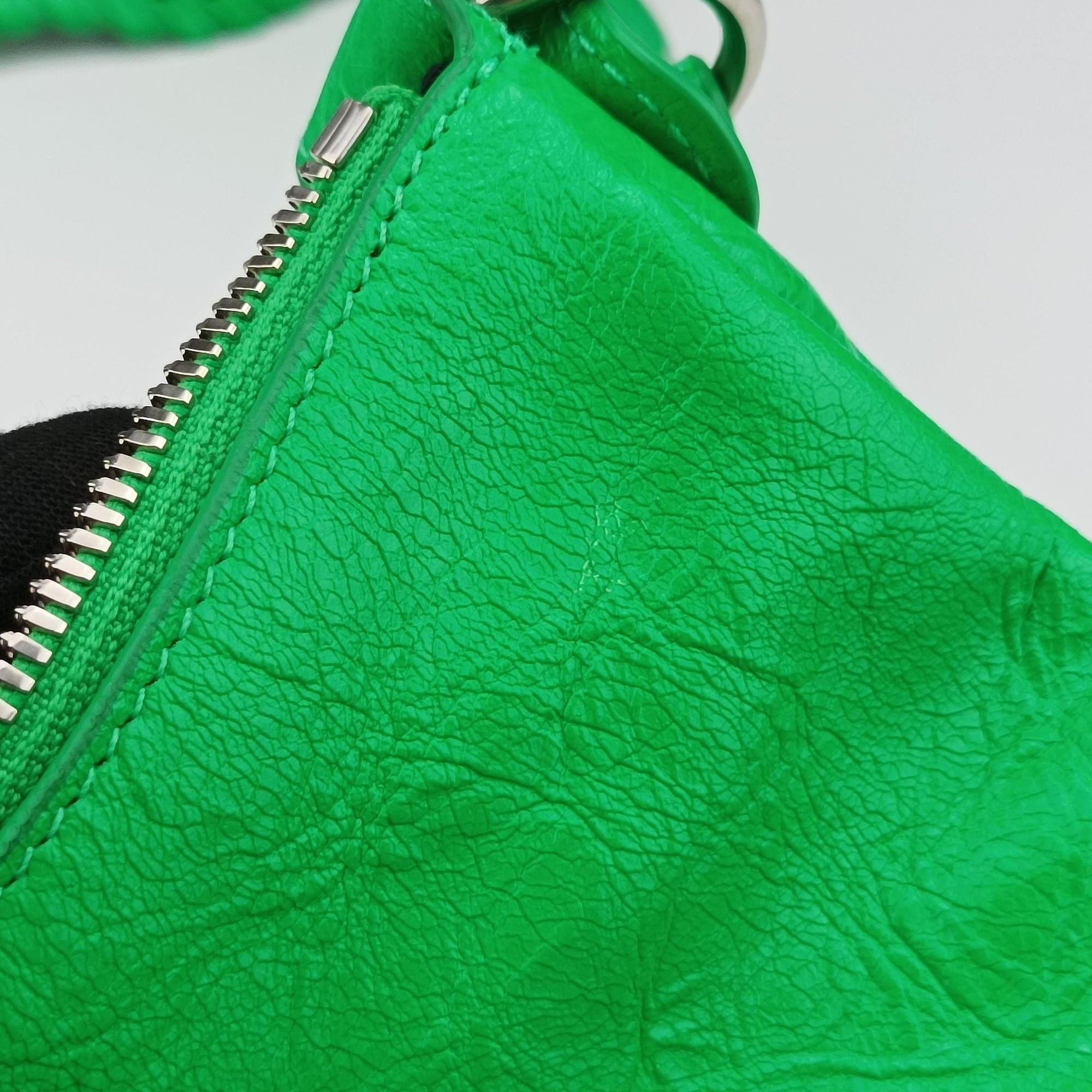 Pre-owned Balenciaga Le Cagole Green lambskin  shoulderbag | stylenewstar