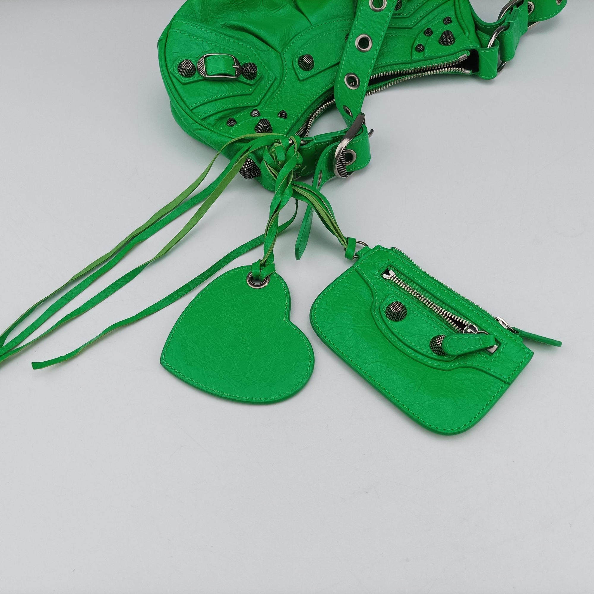 Pre-owned Balenciaga Le Cagole Green lambskin  shoulderbag | stylenewstar