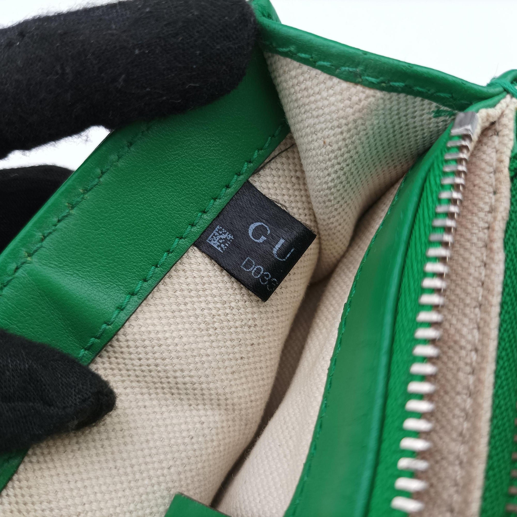 Secondhand Gucci GG Embossed Messenger Bag Green Leather 625782 shoulderbag | stylenewstar