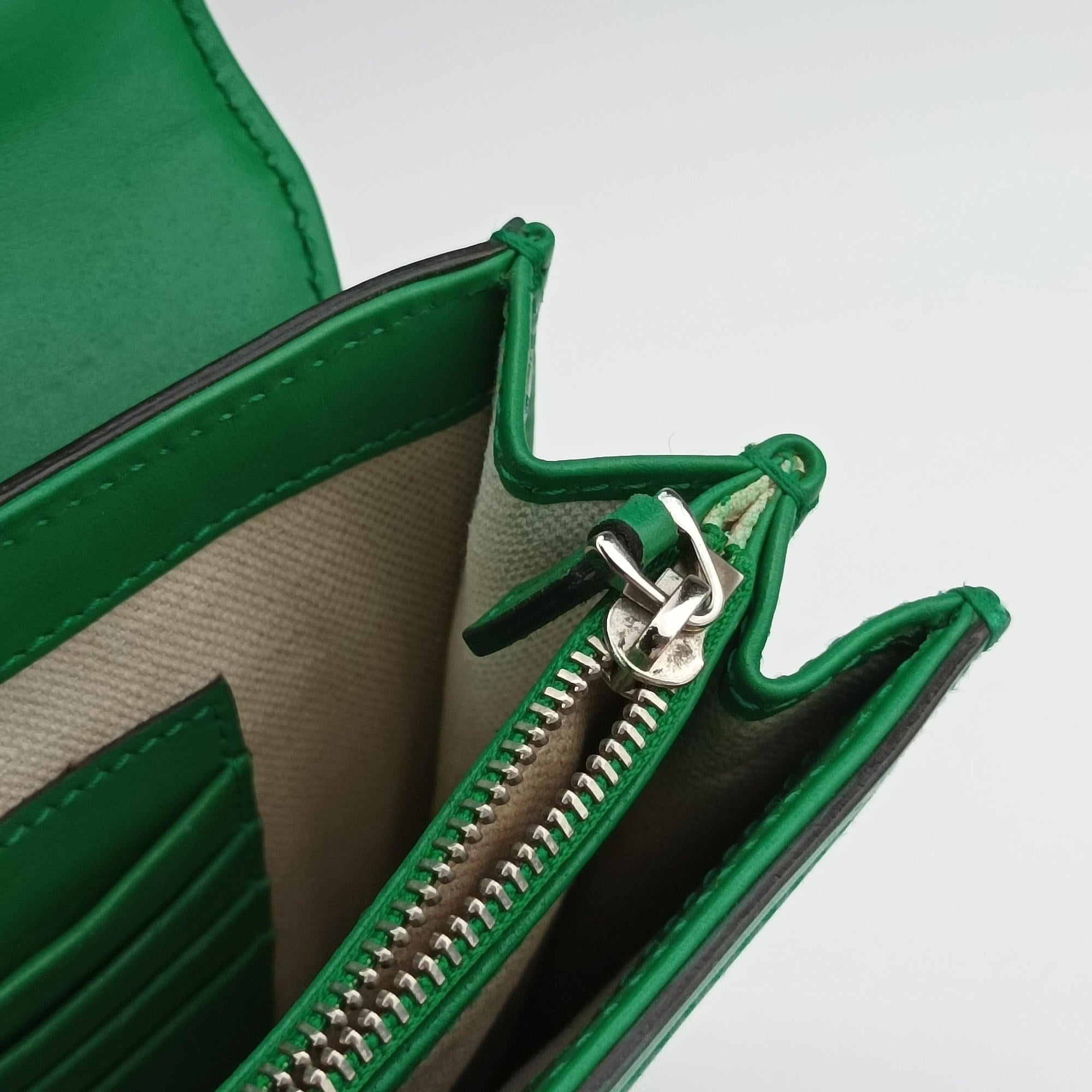 Secondhand Gucci GG Embossed Messenger Bag Green Leather 625782 shoulderbag | stylenewstar