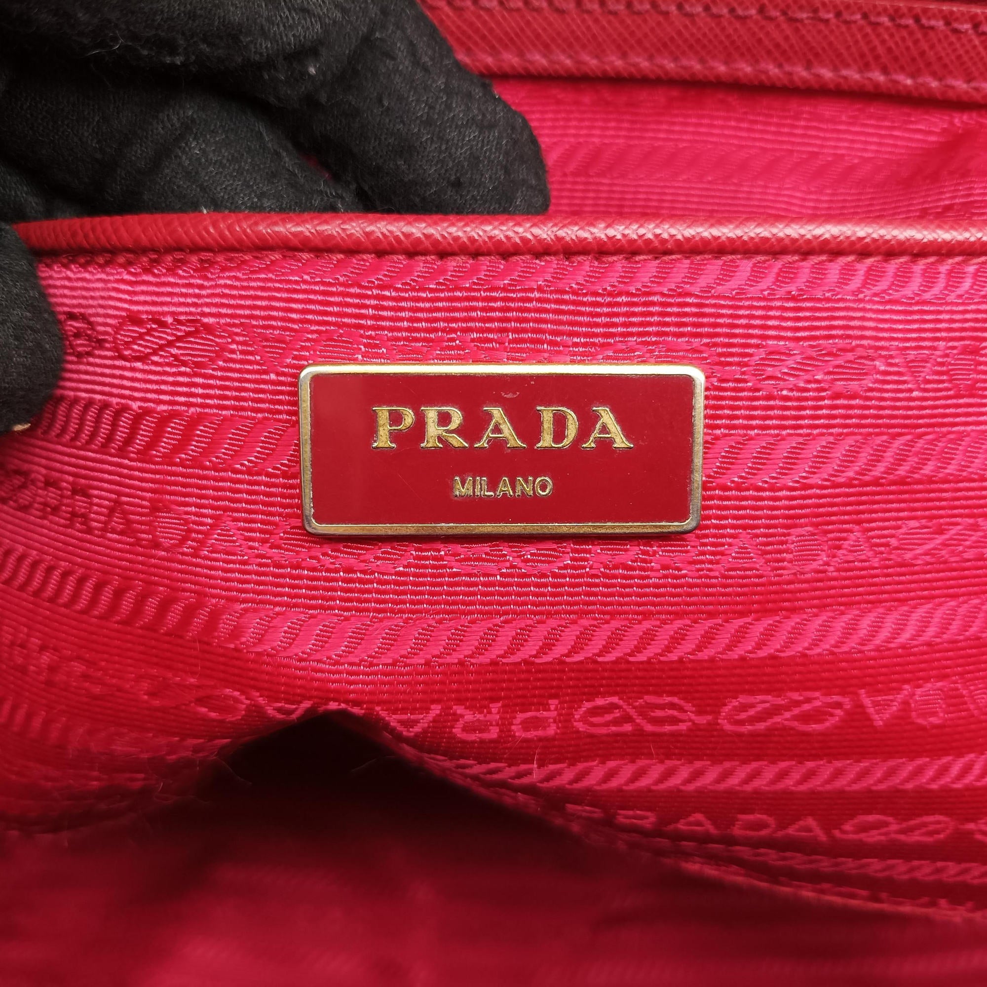 Pre-owned Prada Galleria Red SAFFIANO Leather BN1786 handbag | stylenewstar
