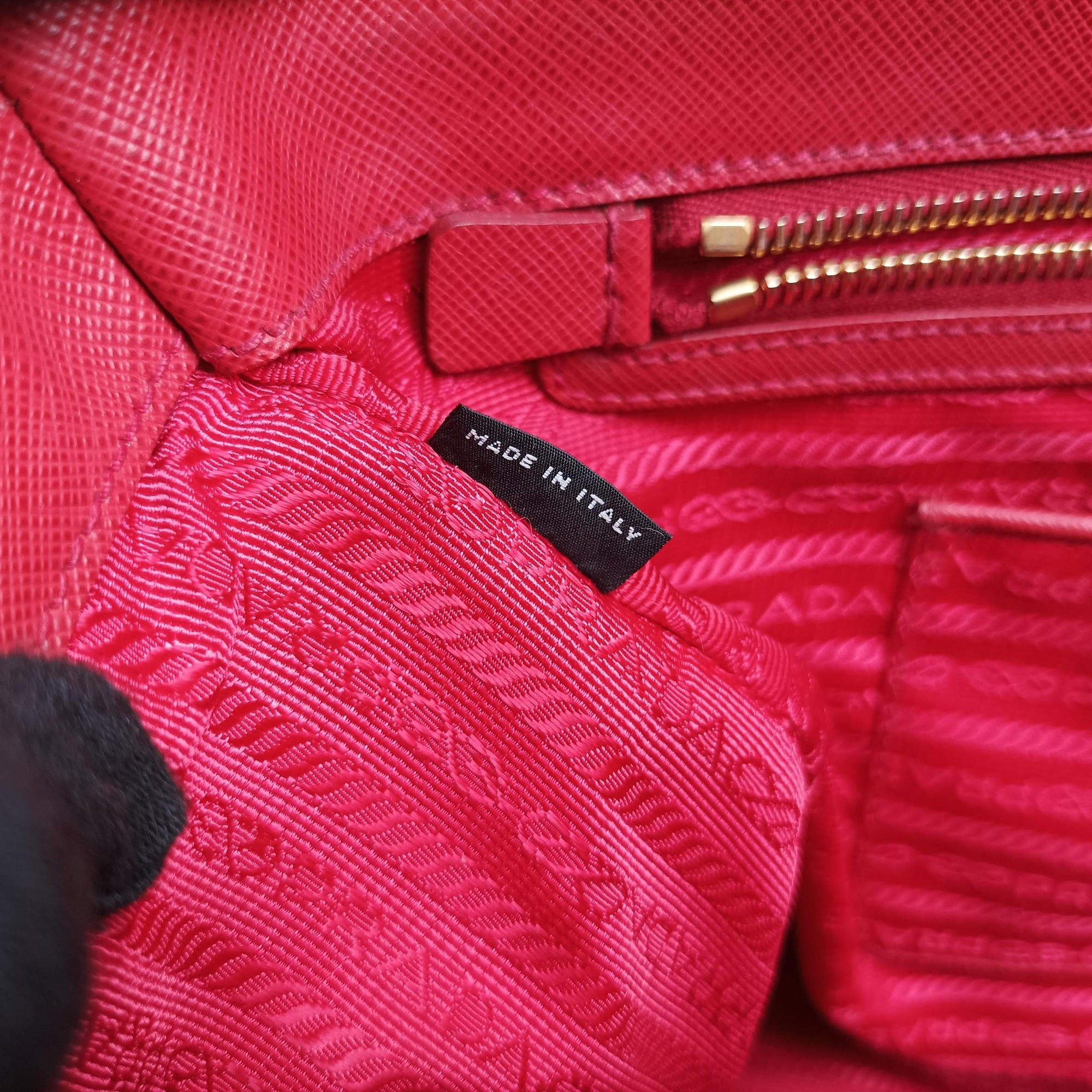 Pre-owned Prada Galleria Red SAFFIANO Leather BN1786 handbag | stylenewstar