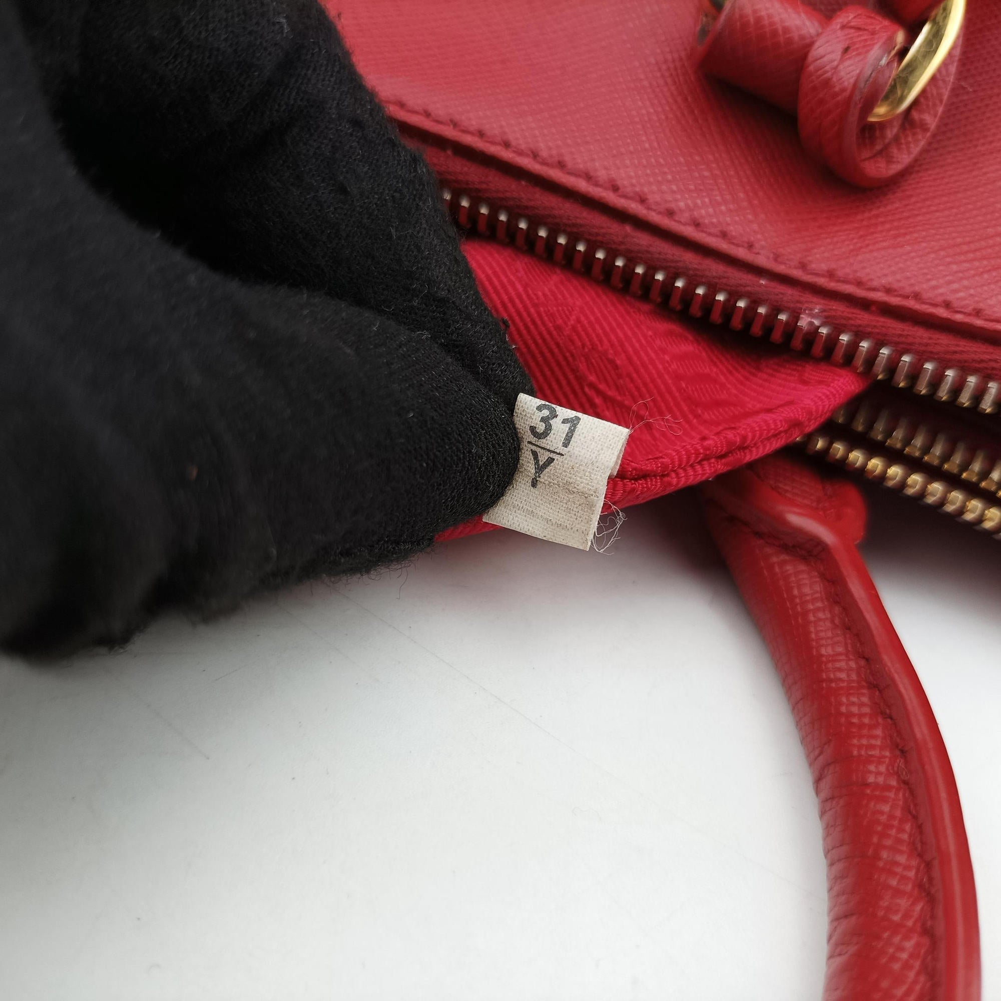 Pre-owned Prada Galleria Red SAFFIANO Leather BN1786 handbag | stylenewstar