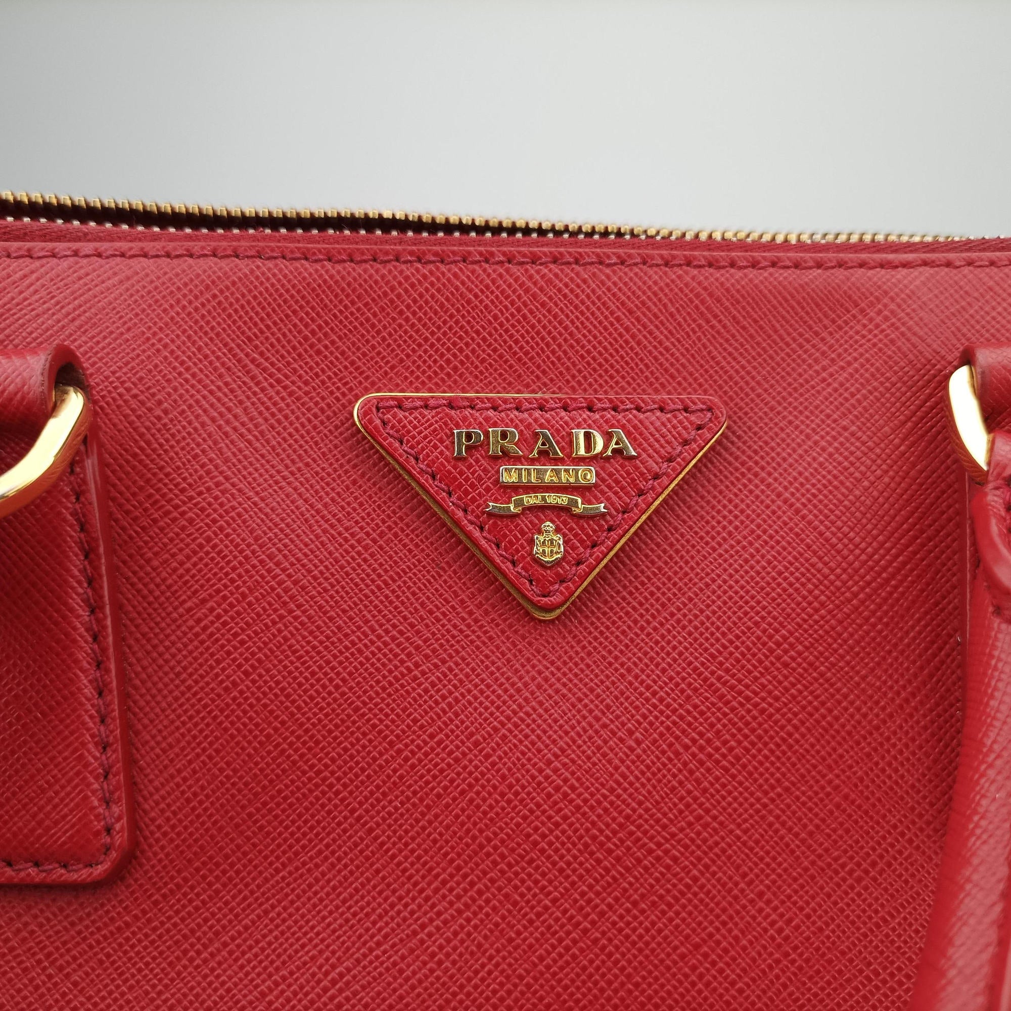 Pre-owned Prada Galleria Red SAFFIANO Leather BN1786 handbag | stylenewstar