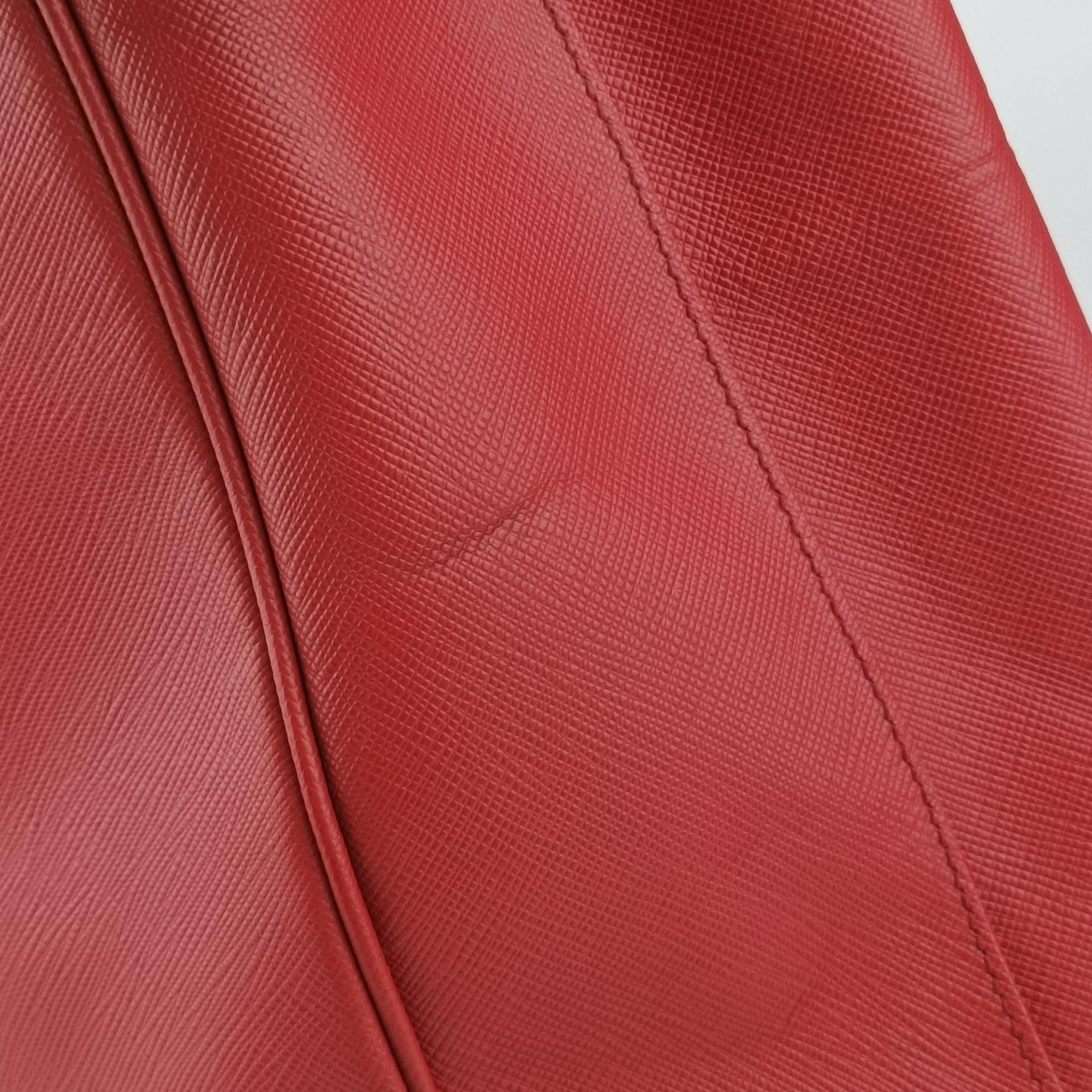 Pre-owned Prada Galleria Red SAFFIANO Leather BN1786 handbag | stylenewstar