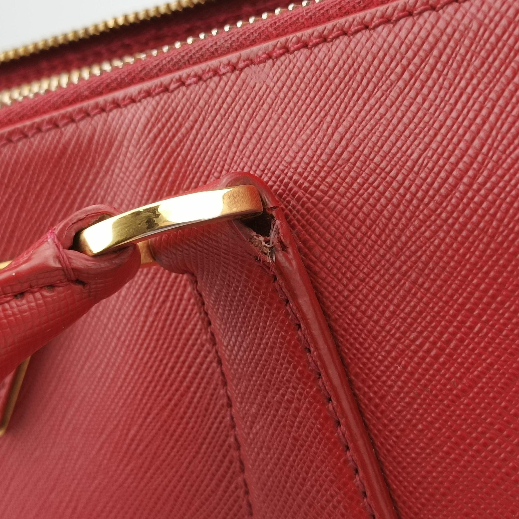 Pre-owned Prada Galleria Red SAFFIANO Leather BN1786 handbag | stylenewstar