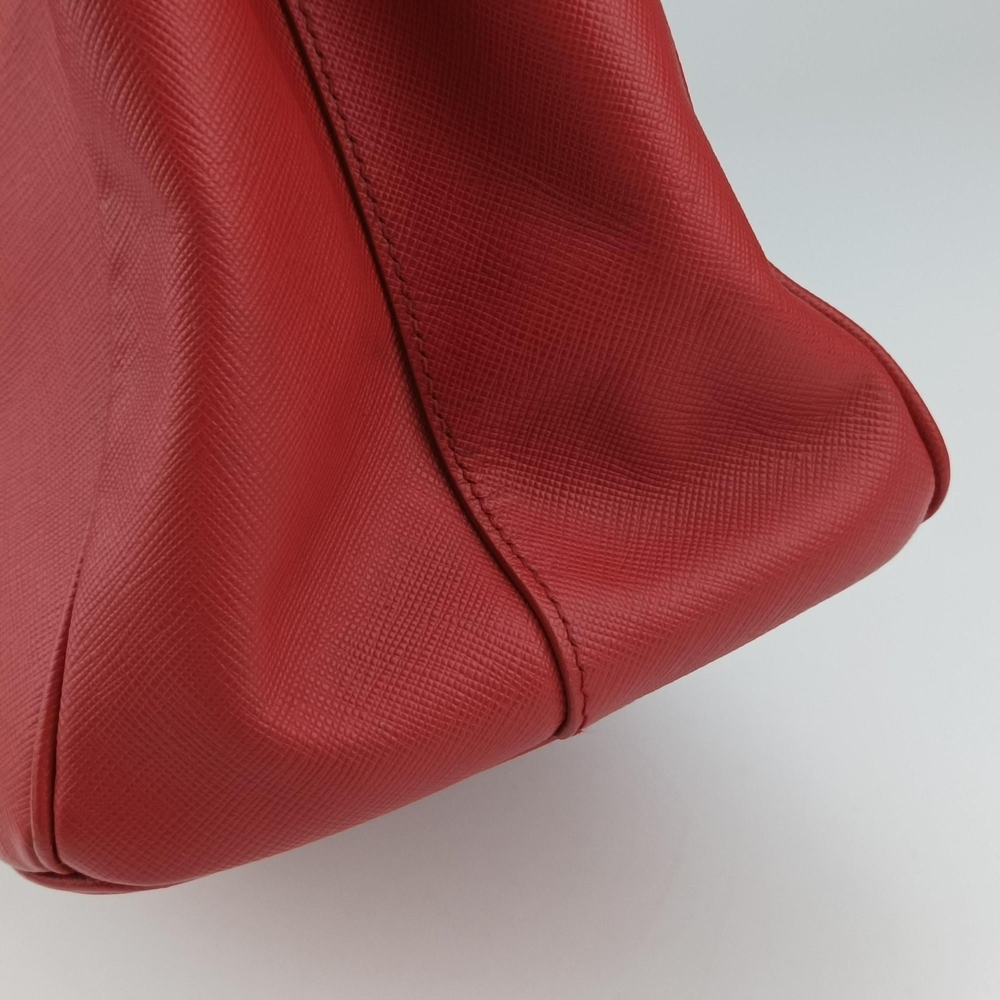 Pre-owned Prada Galleria Red SAFFIANO Leather BN1786 handbag | stylenewstar