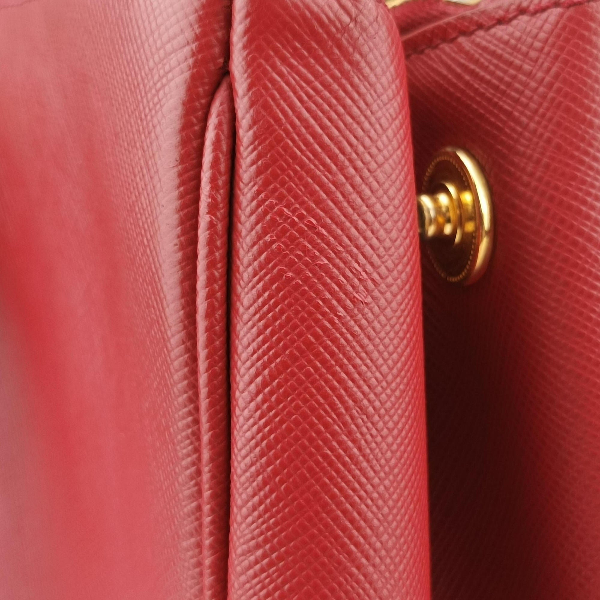 Pre-owned Prada Galleria Red SAFFIANO Leather BN1786 handbag | stylenewstar