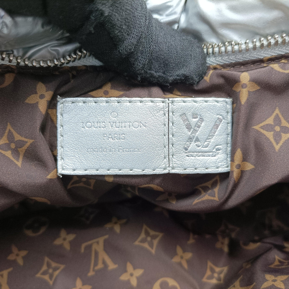 Secondhand Louis Vuitton Maxi Multi Pochette Accessoires Silver Recycled metallic nylon M21057 shoulderbag | stylenewstar