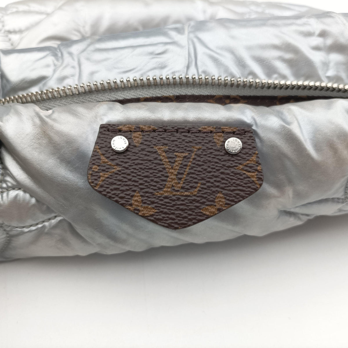 Secondhand Louis Vuitton Maxi Multi Pochette Accessoires Silver Recycled metallic nylon M21057 shoulderbag | stylenewstar