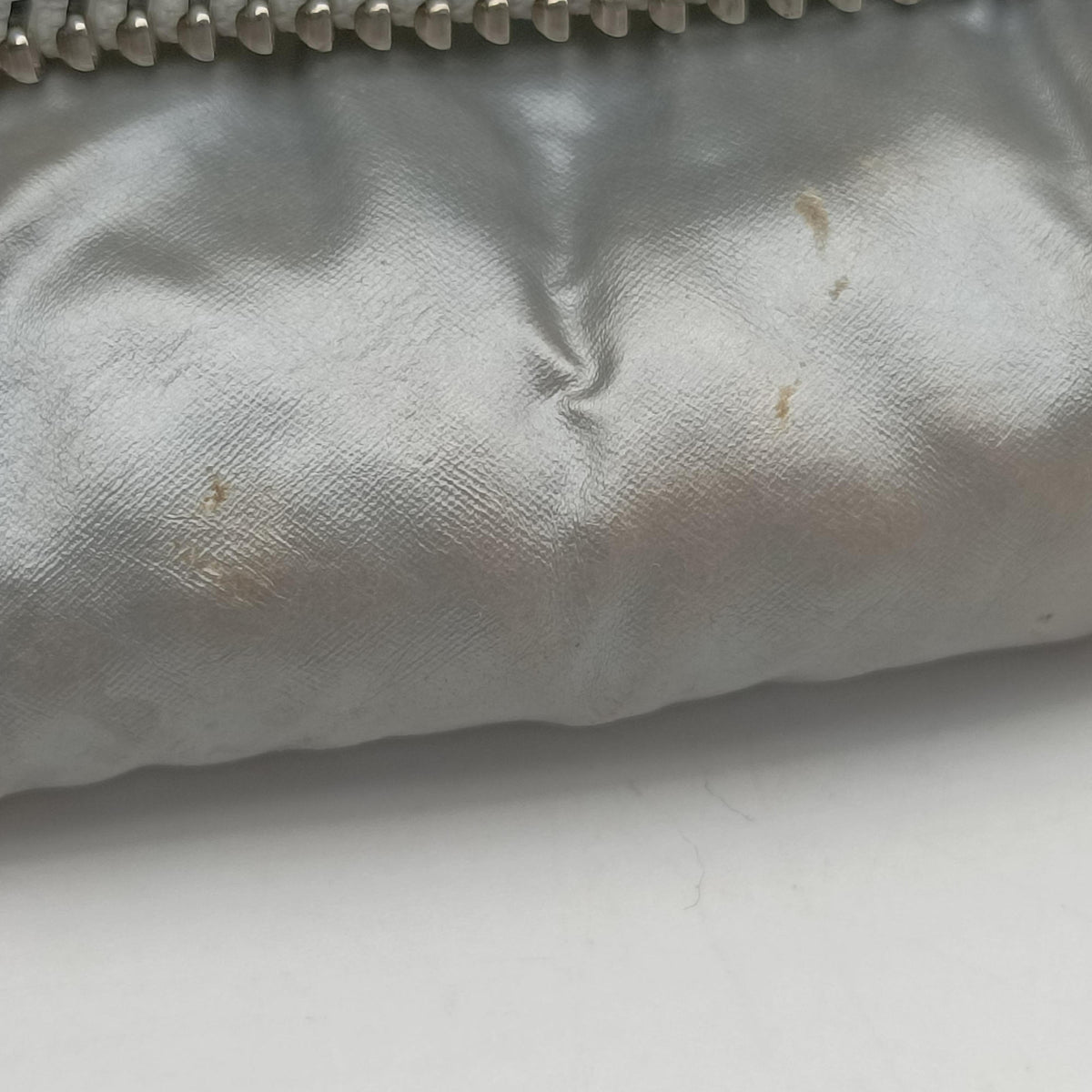 Secondhand Louis Vuitton Maxi Multi Pochette Accessoires Silver Recycled metallic nylon M21057 shoulderbag | stylenewstar