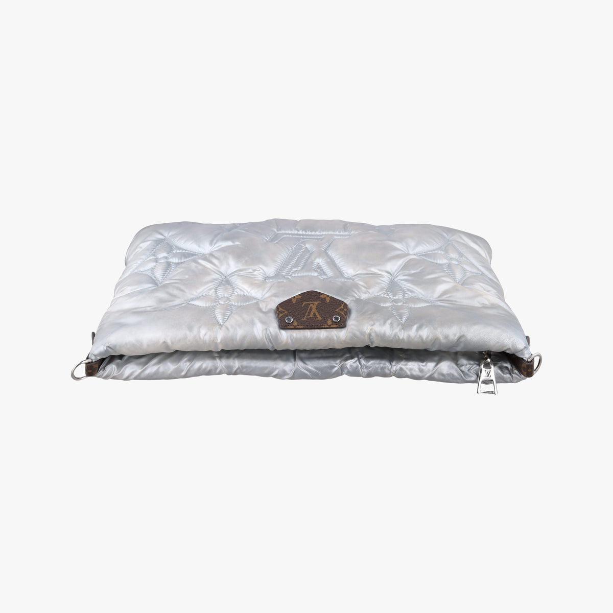 Secondhand Louis Vuitton Maxi Multi Pochette Accessoires Silver Recycled metallic nylon M21057 shoulderbag | stylenewstar